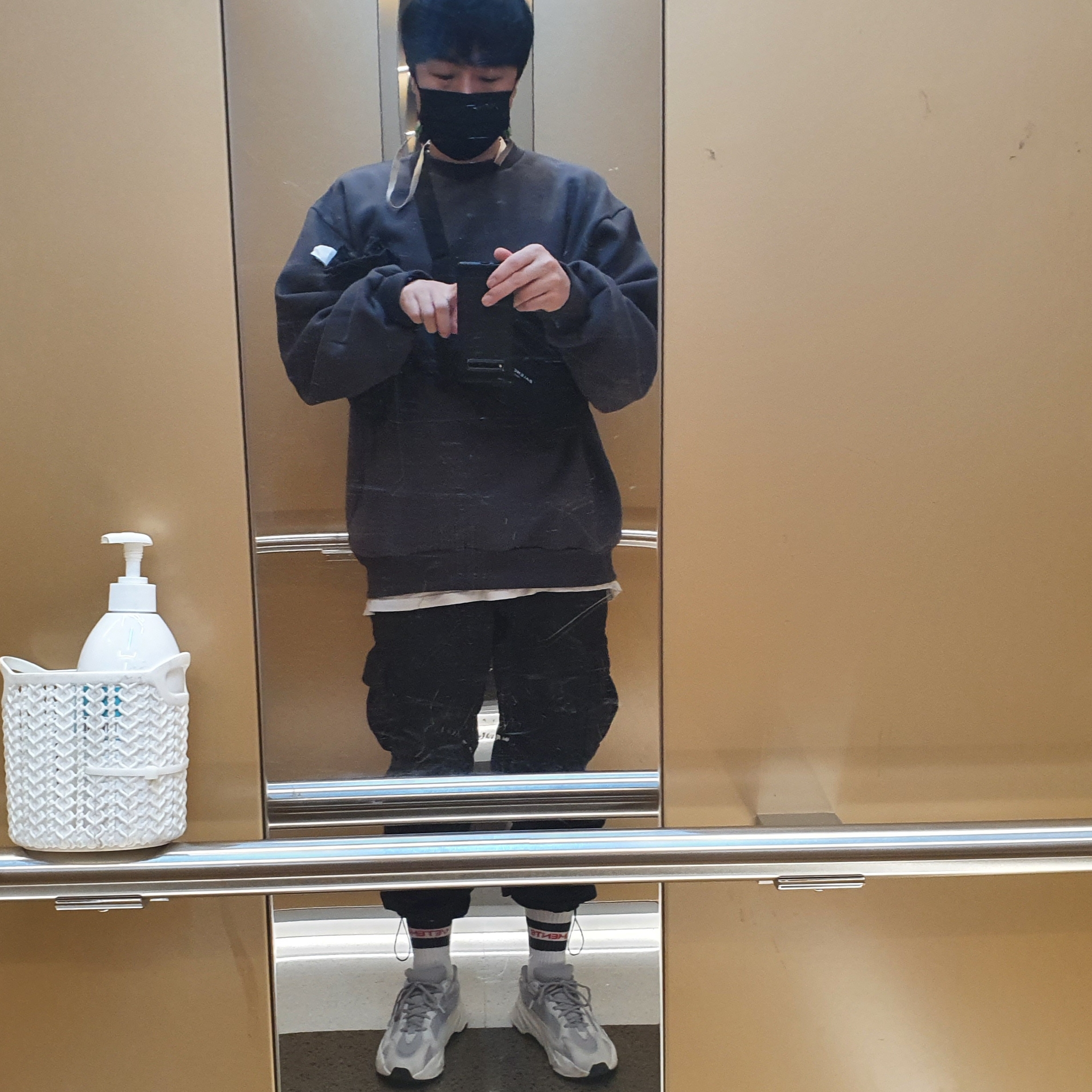 Adidas Yeezy Boost 700 V2 Static 2018 착용 스타일