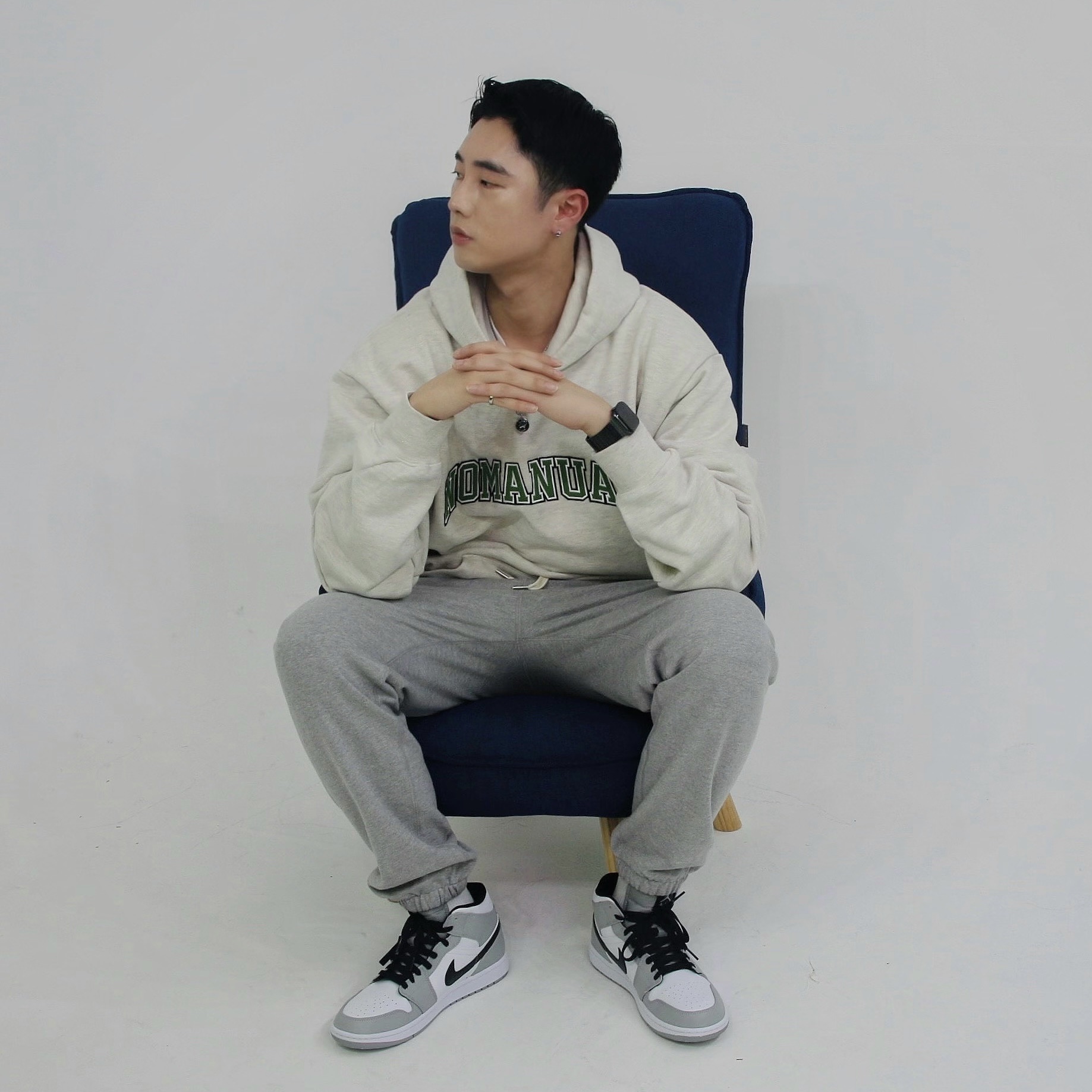 Jordan 1 Mid Light Smoke Grey 착용 스타일 - 1
