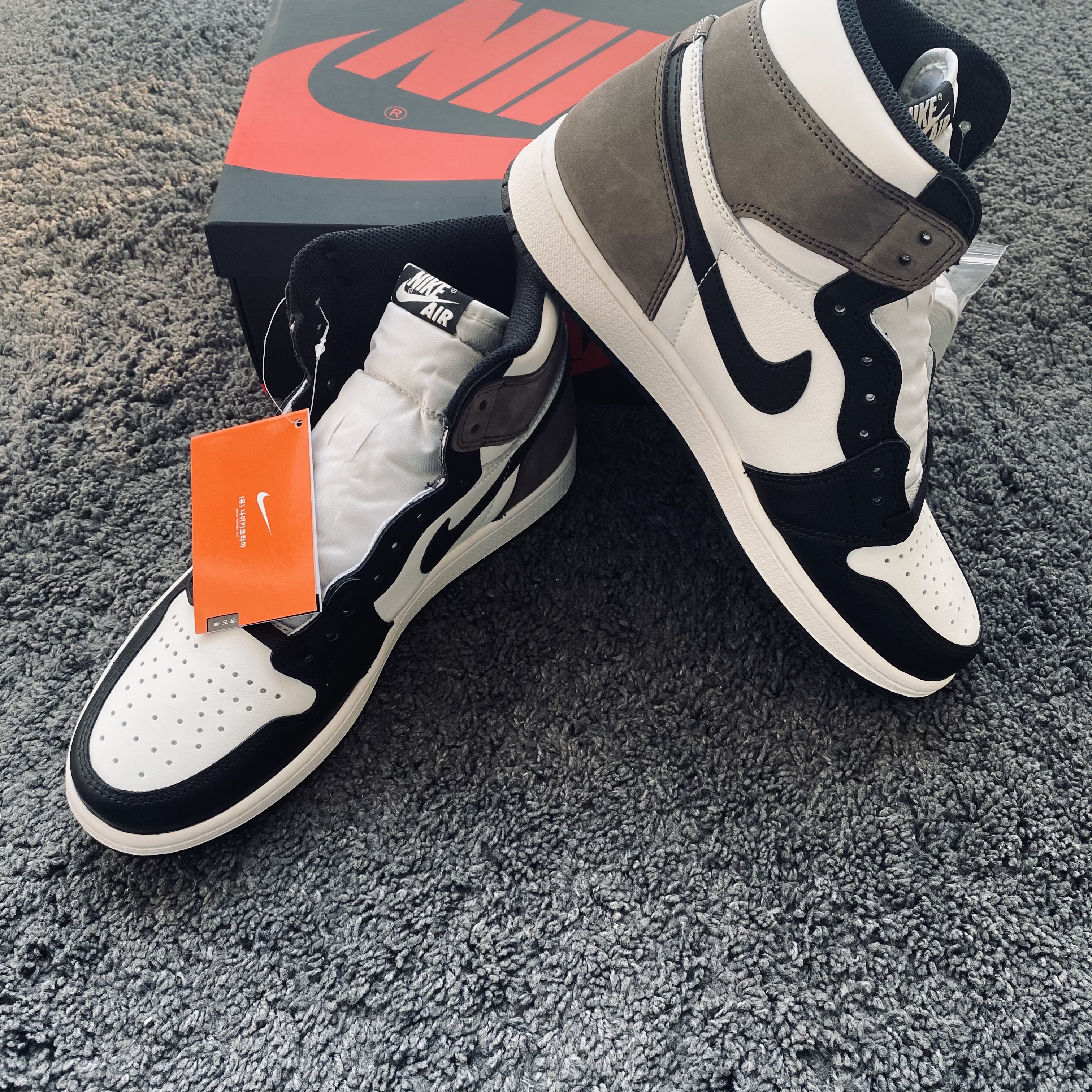 Jordan 1 Retro High OG Black Mocha 착용 스타일