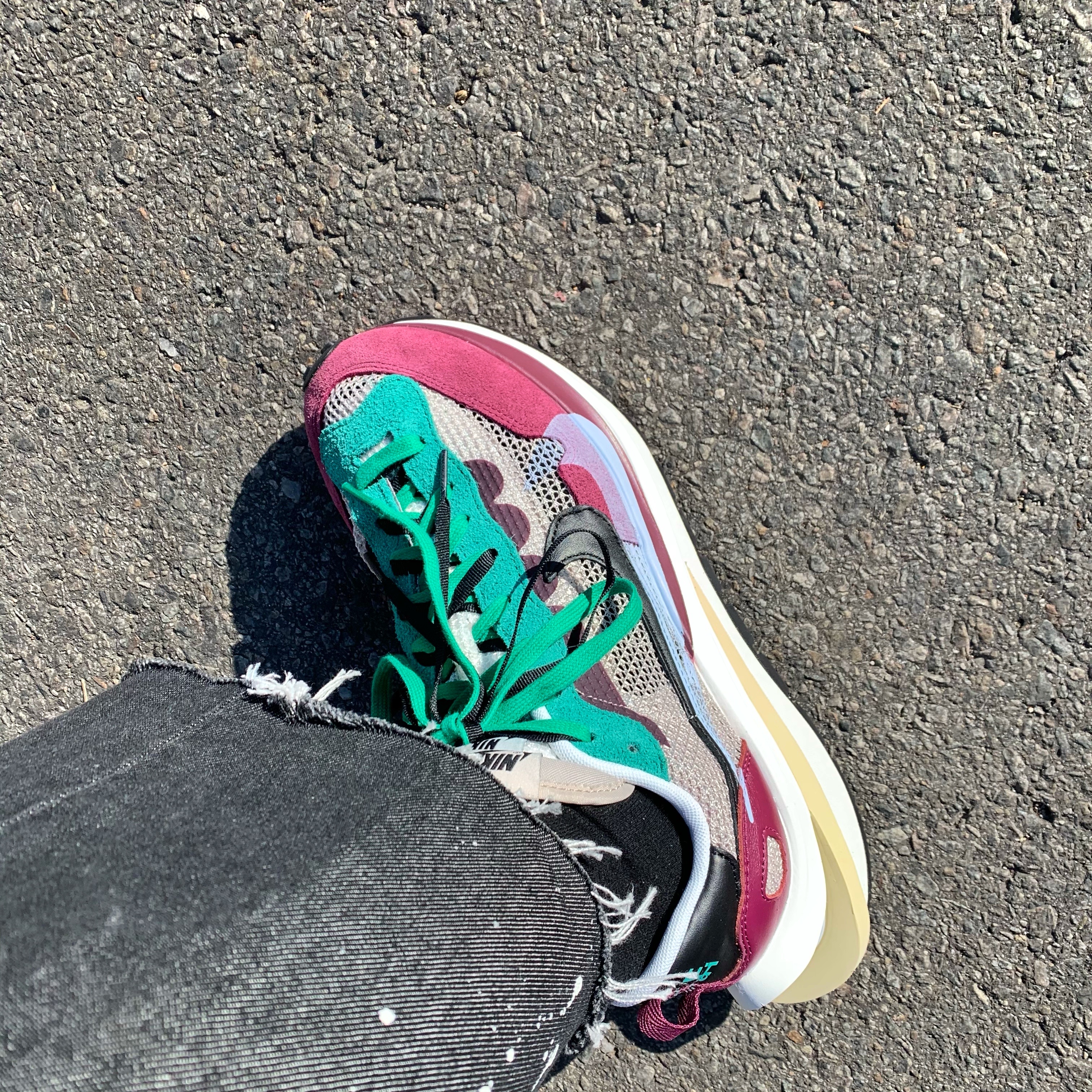 Nike x Sacai VaporWaffle String & Black Villain Red 착용 스타일