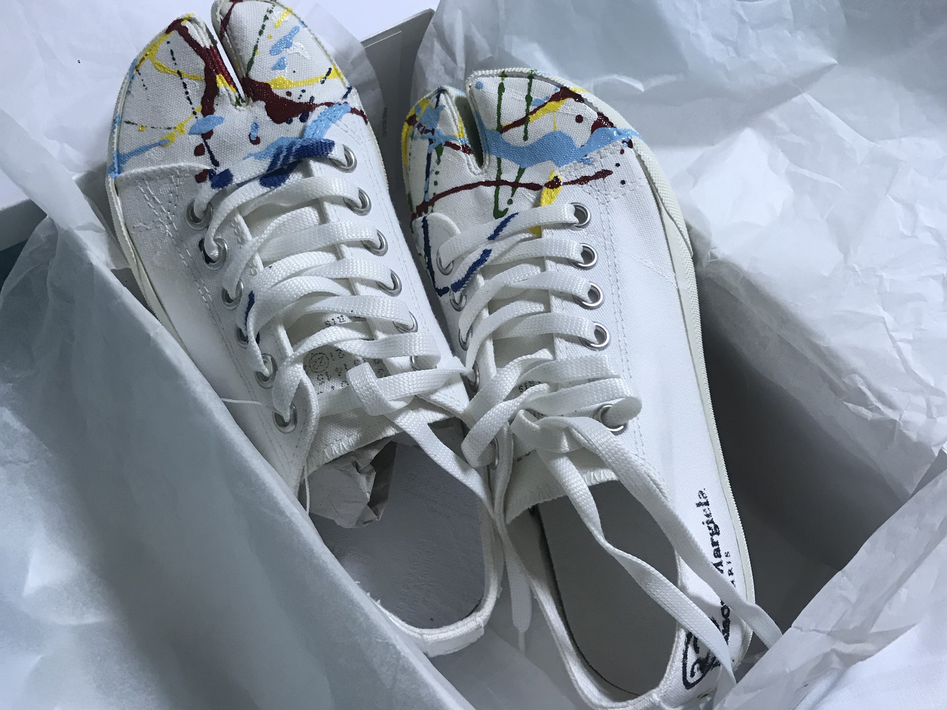 (W) Maison Margiela Tabi Paint Drop Sneakers White 착용 스타일