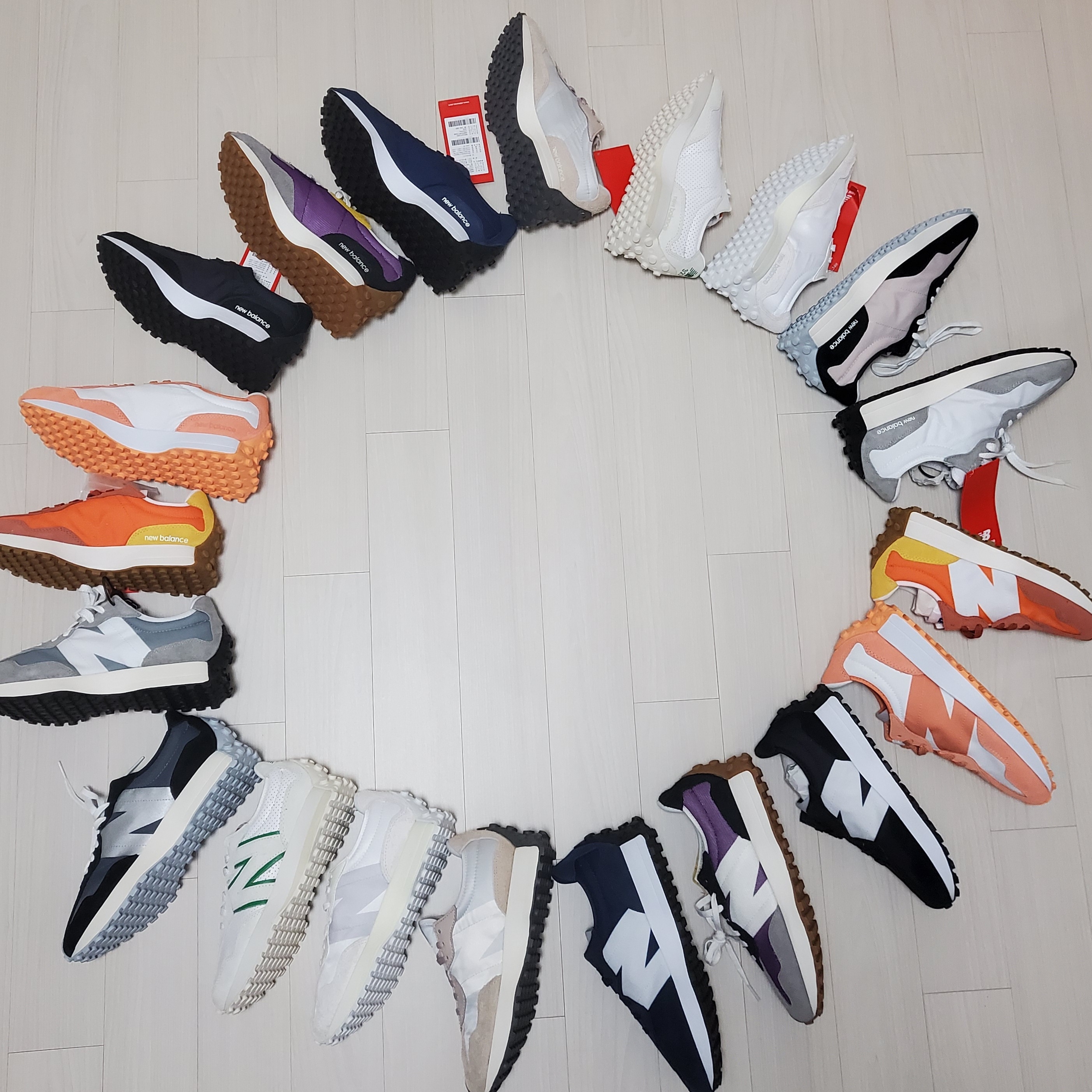 New Balance 327 Grey, New Balance x Casablanca 327 Idealist Off White Green 착용 스타일