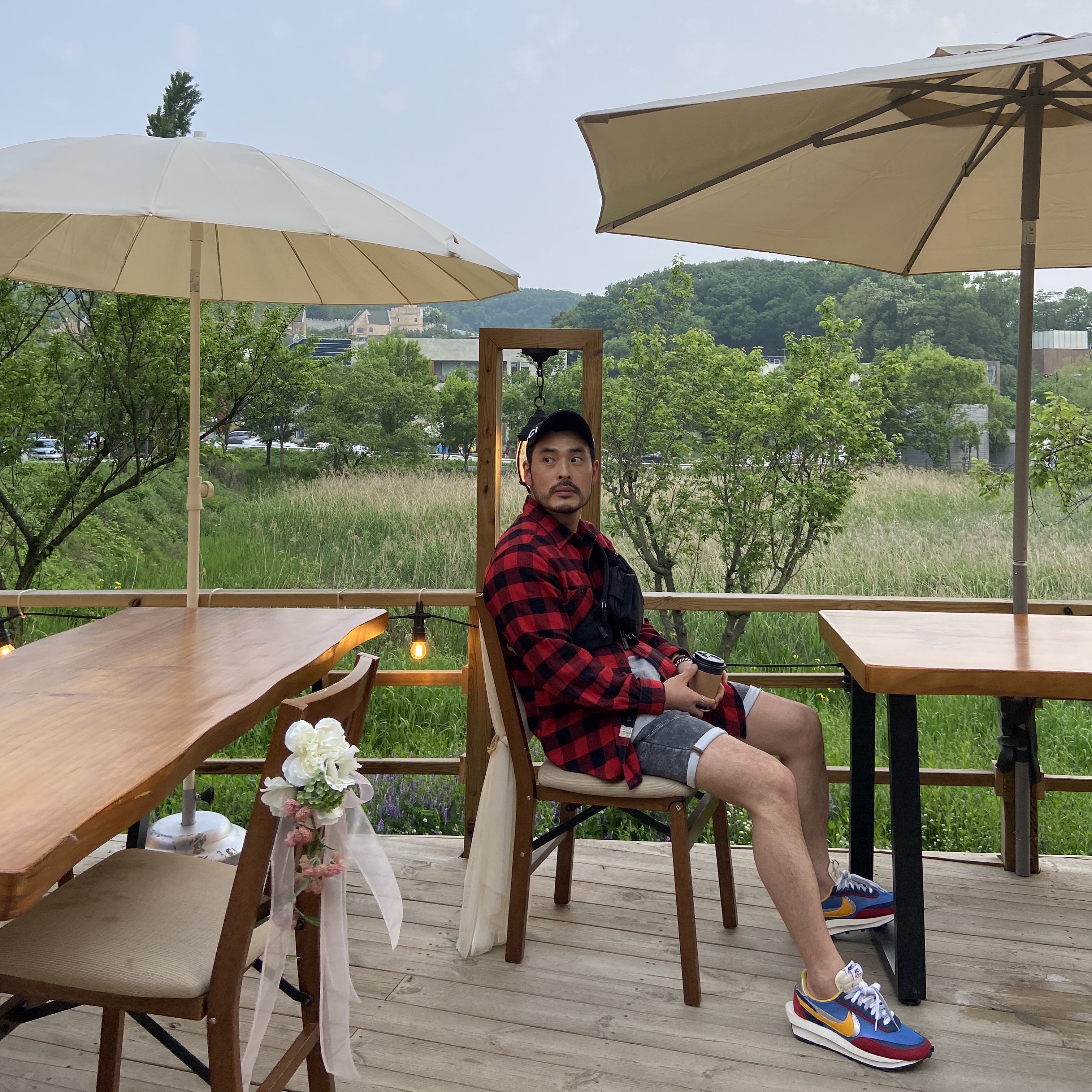 Nike x Sacai LDWaffle Blue Multi 착용 스타일 - 3