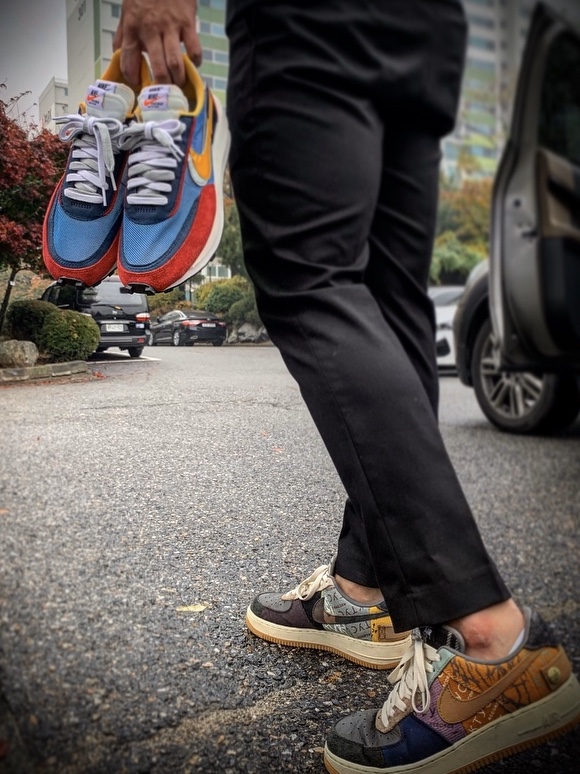 Nike x Sacai LDWaffle Blue Multi, Nike x Travis Scott Air Force 1 Low Cactus Jack 착용 스타일