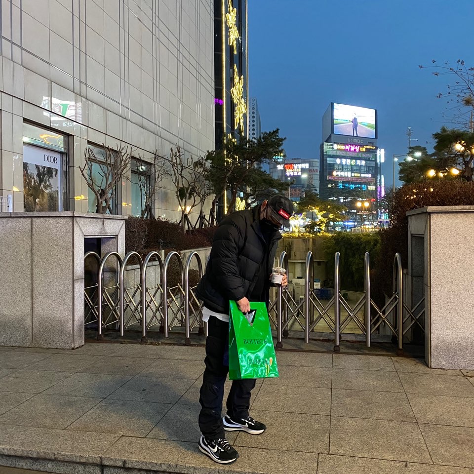 Nike x Sacai VaporWaffle Black White 착용 스타일
