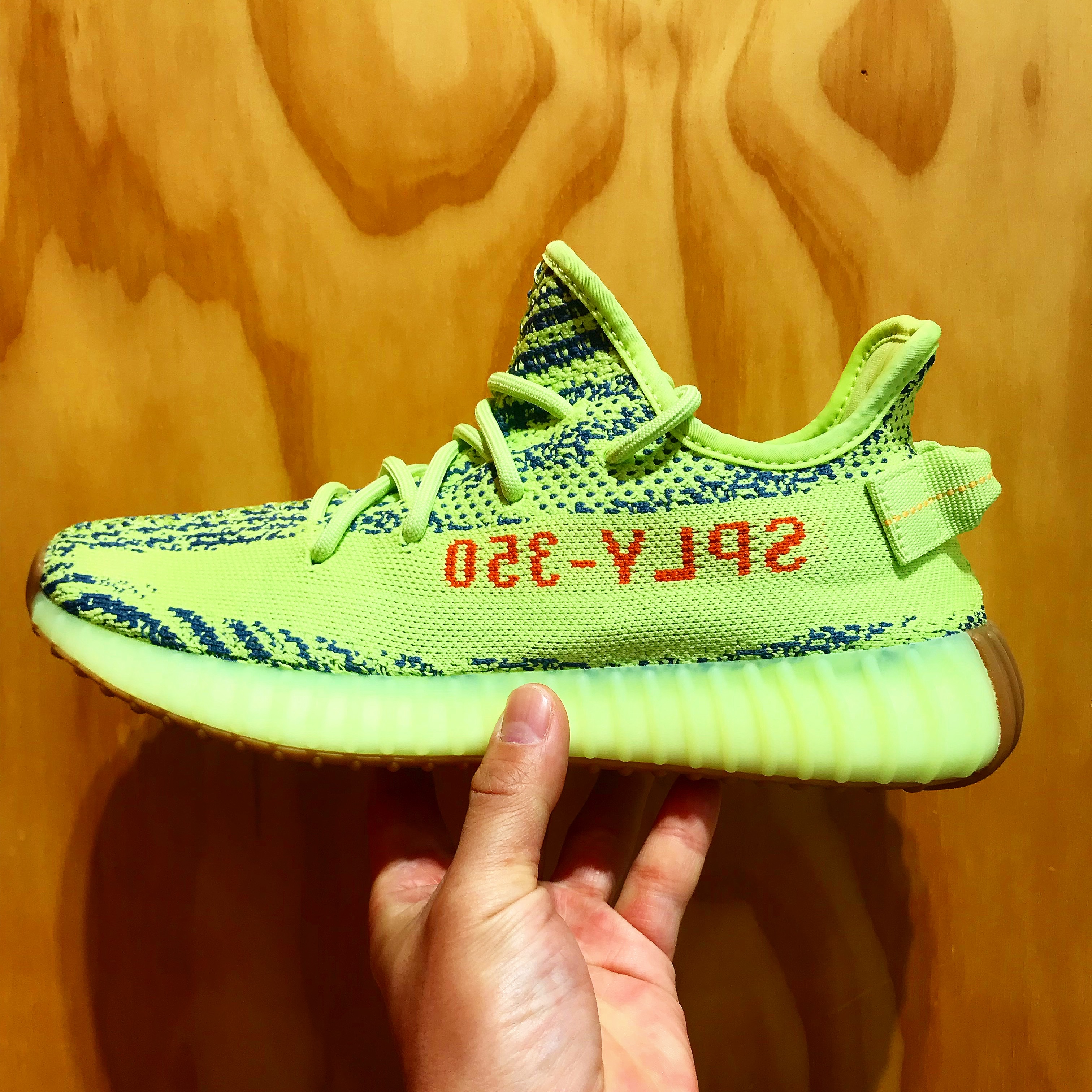 Adidas Yeezy Boost 350 V2 Semi Frozen Yellow 착용 스타일