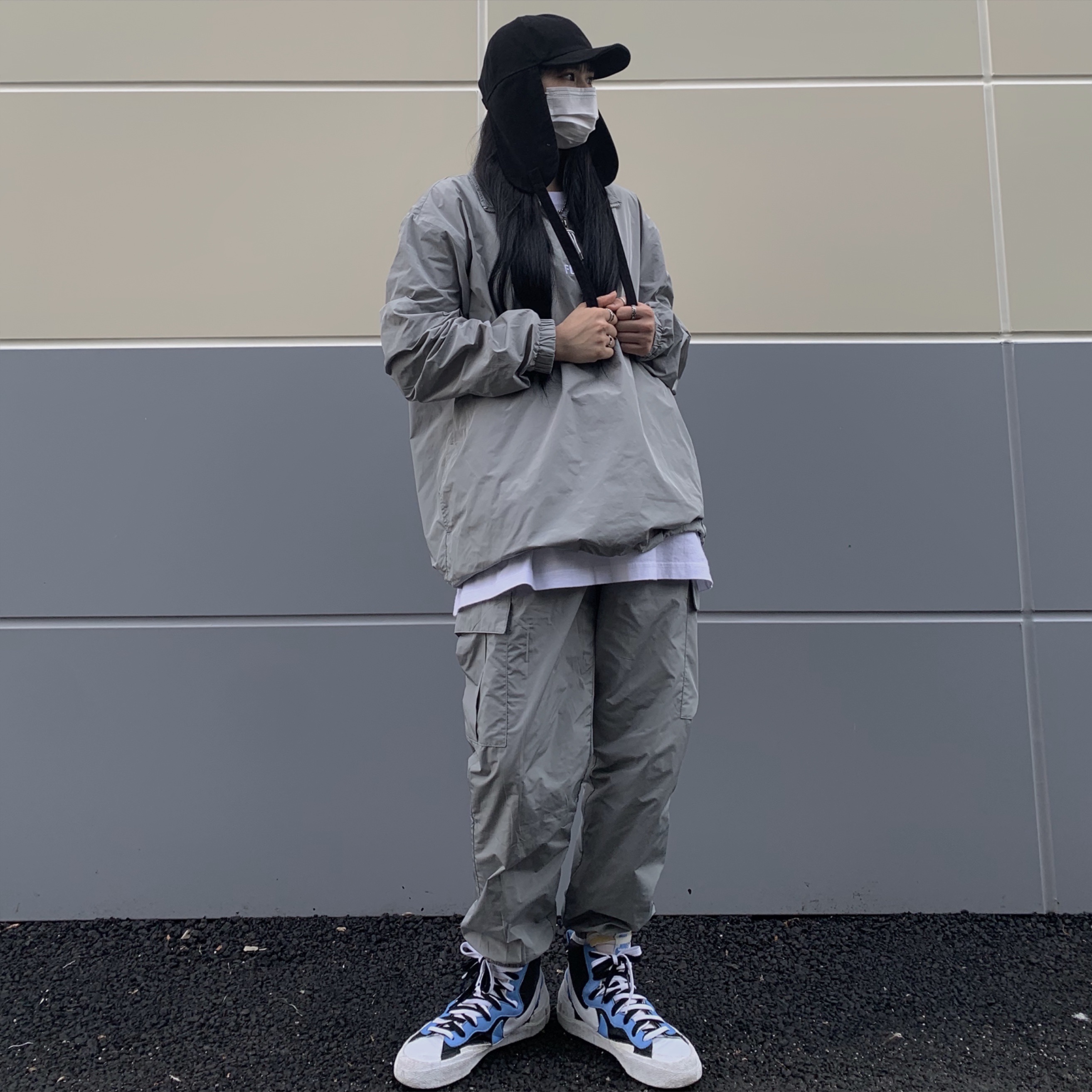 Nike x Sacai Blazer Mid White Black Legend Blue 착용 스타일 - 2