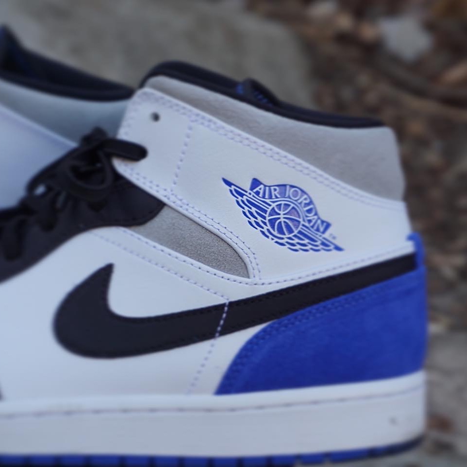 Jordan 1 Mid SE Hyper Royal 착용 스타일 - 4