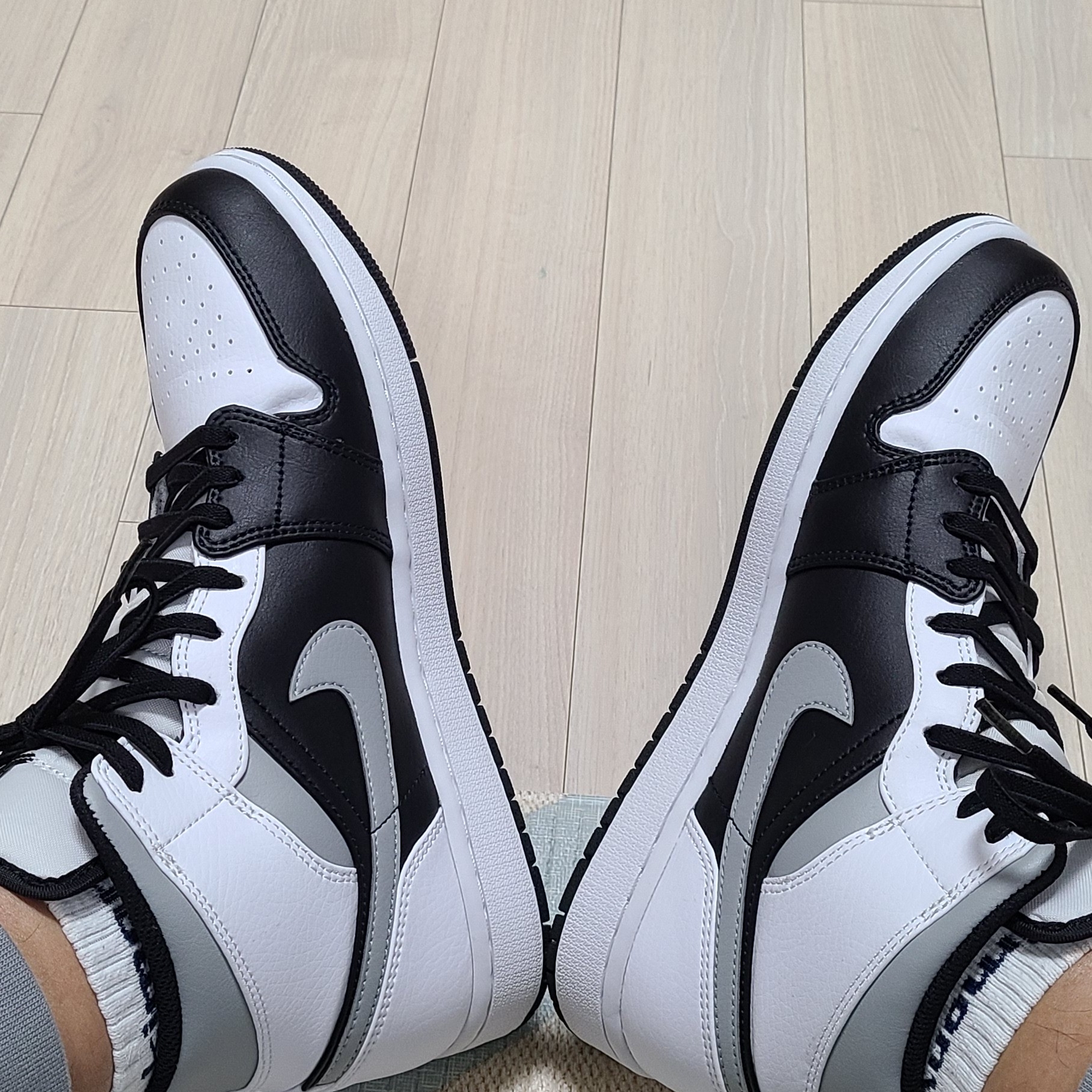 Jordan 1 Mid White Shadow 착용 스타일 - 2