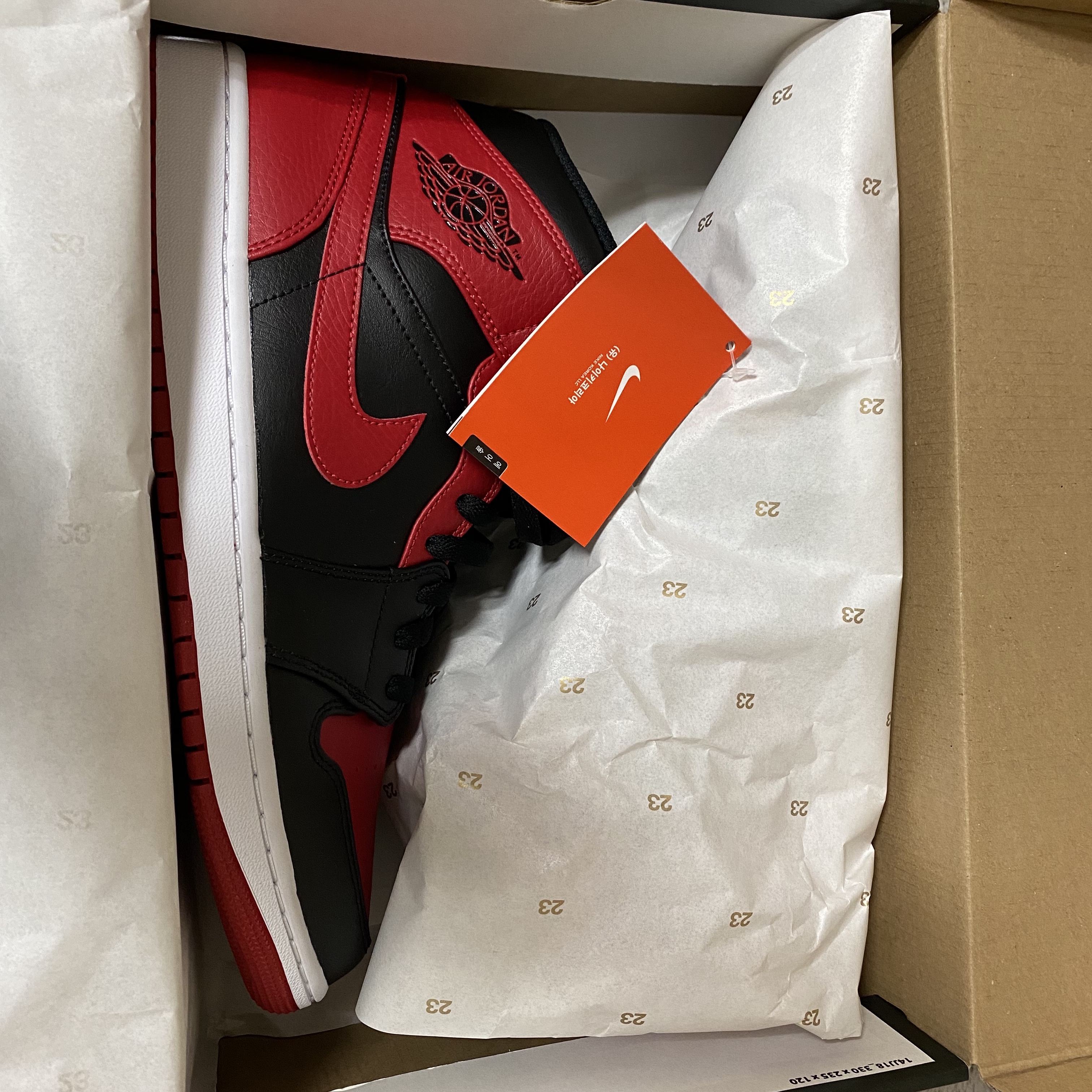 Jordan 1 Mid Bred Banned 2020 착용 스타일 - 3