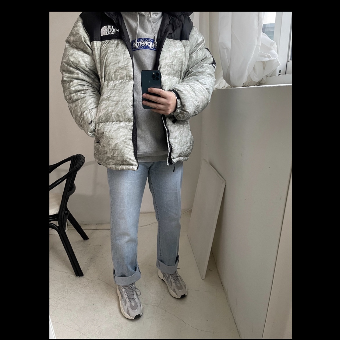 Adidas Yeezy Boost 700 V2 Static 2018, Supreme x The North Face Paper Print Nuptse Jacket - 19FW 착용 스타일