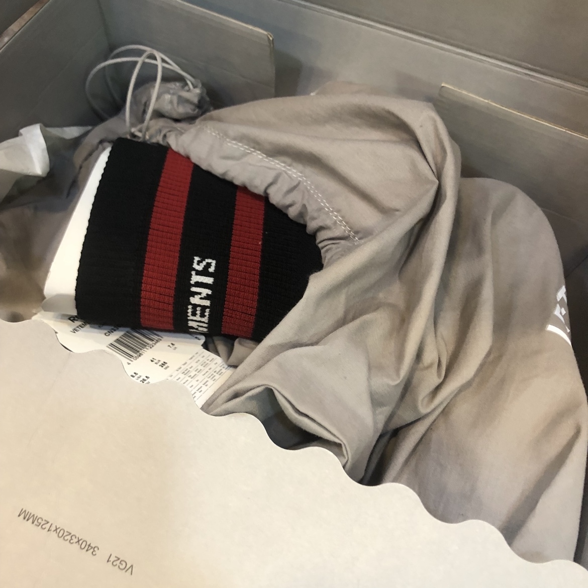 Reebok x Vetements Sock Pump High Top Black 착용 스타일 - 2