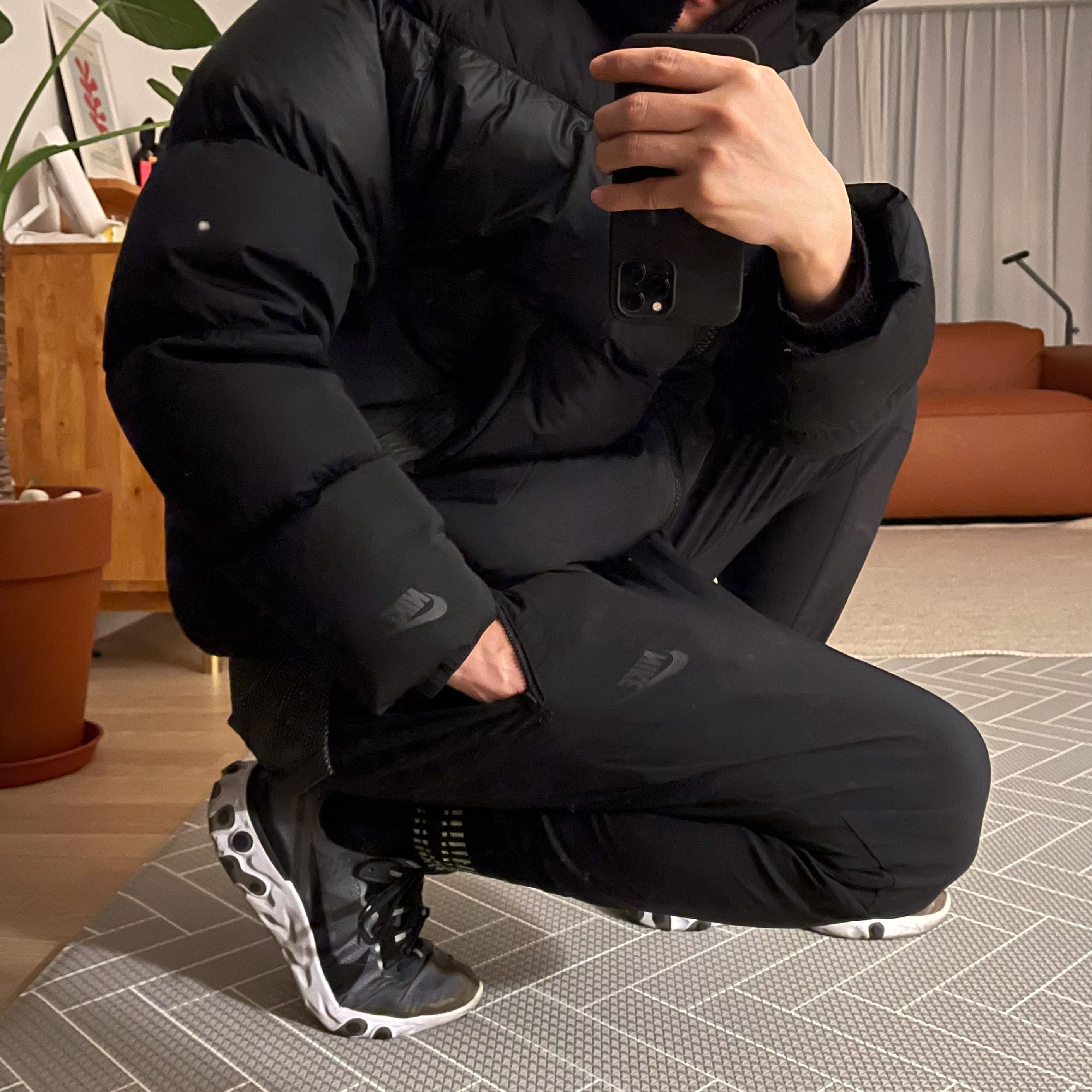 Nike React Element 87 Anthracite Black 착용 스타일
