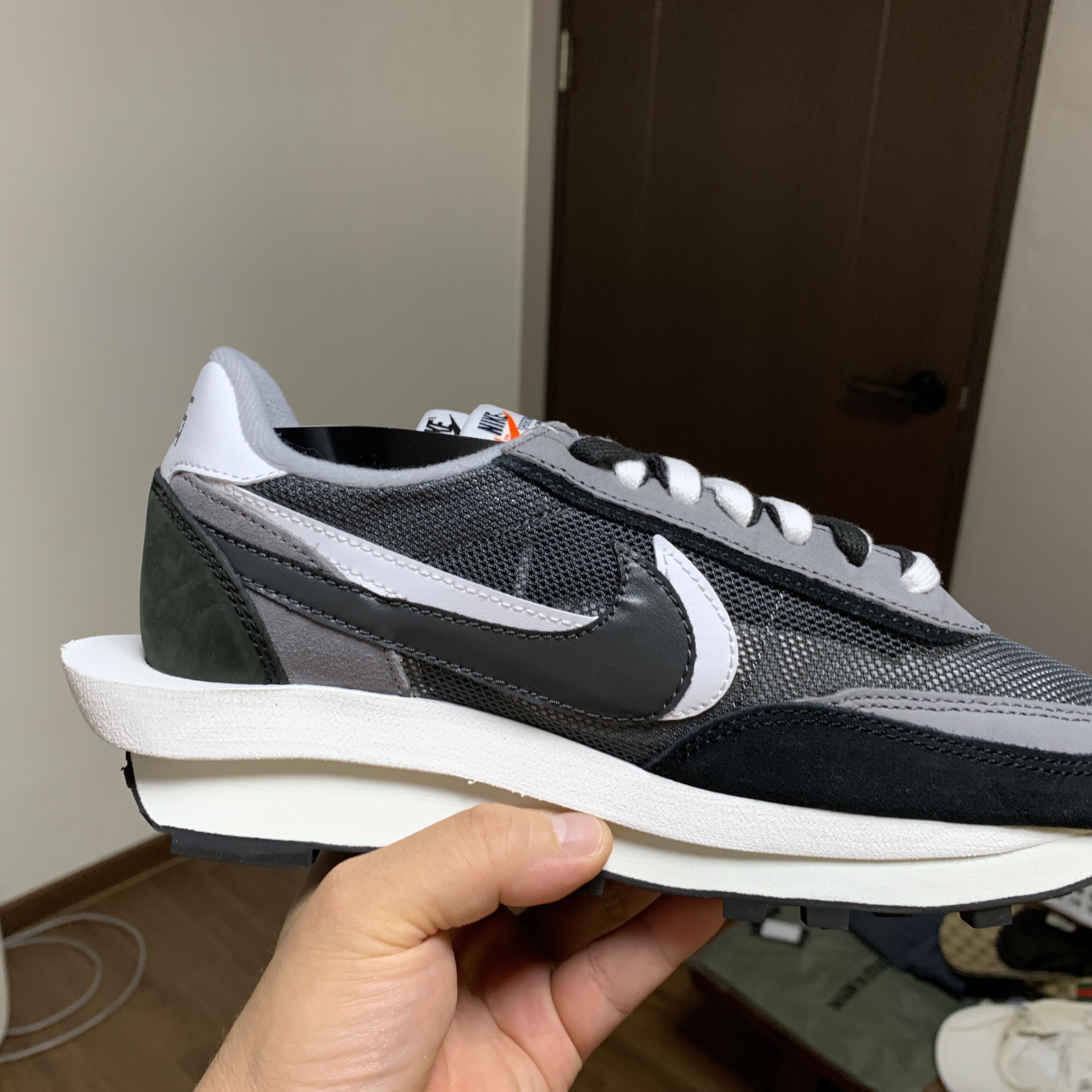 Dior B23 Low Dior Oblique White & Black, Nike x Sacai LDWaffle Black 착용 스타일 - 3