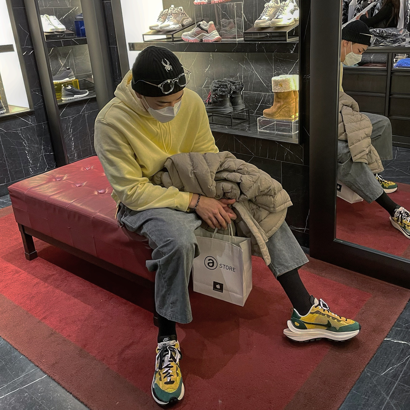 Nike x Sacai VaporWaffle Tour Yellow & Gorge Green Sail 착용 스타일