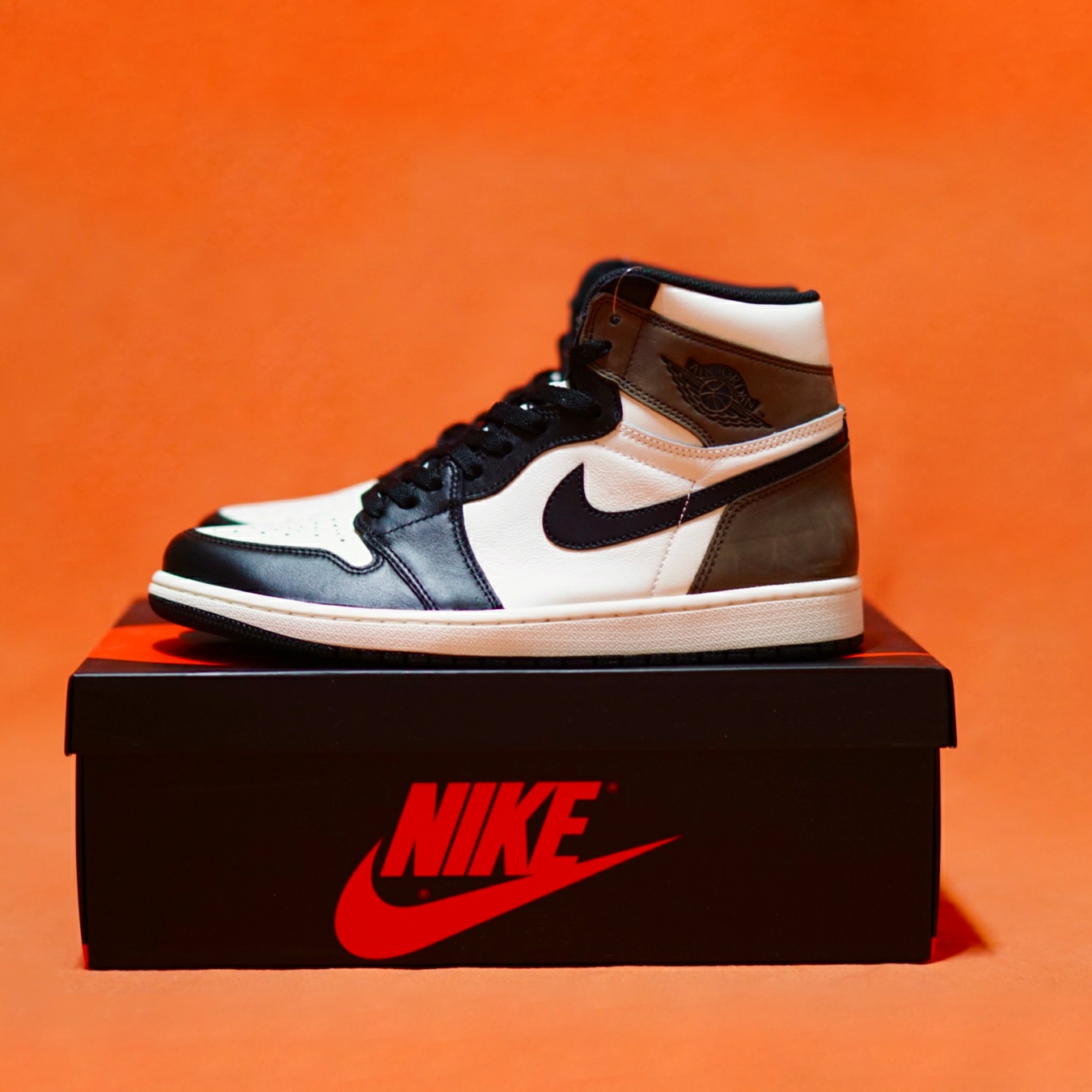 Jordan 1 Retro High OG Black Mocha 착용 스타일 - 4