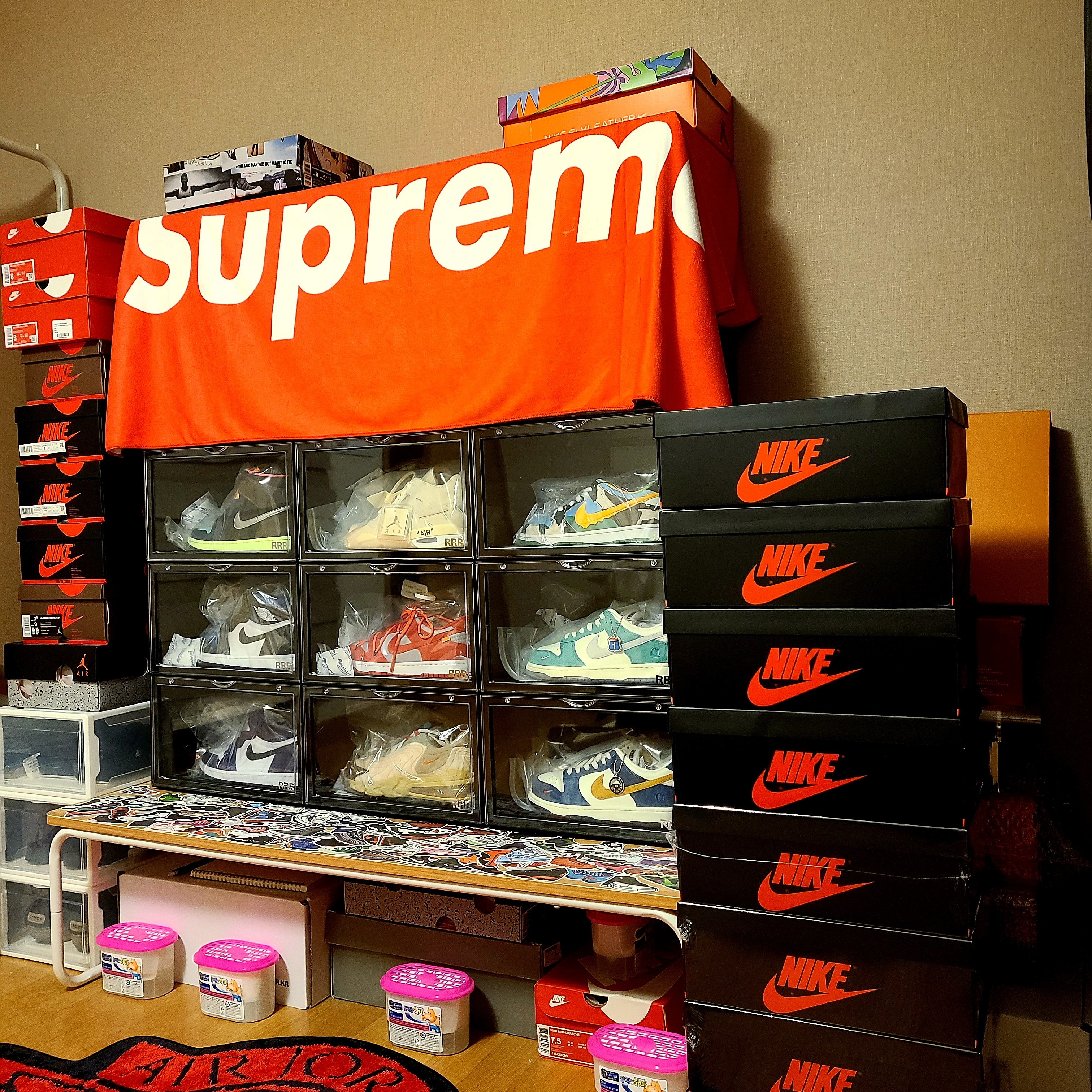 Jordan 1 x Union Retro High Blue Toe, Nike x Kasina Dunk Low Road Sign - Kasina Exclusive 착용 스타일