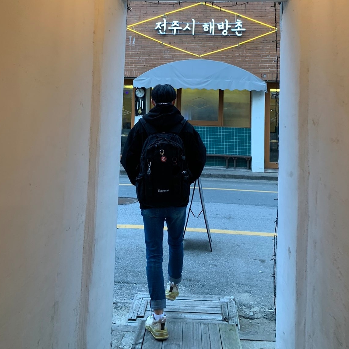 Supreme Backpack Black - 20FW, Nike x Travis Scott Air Max 270 React Cactus Trails 착용 스타일