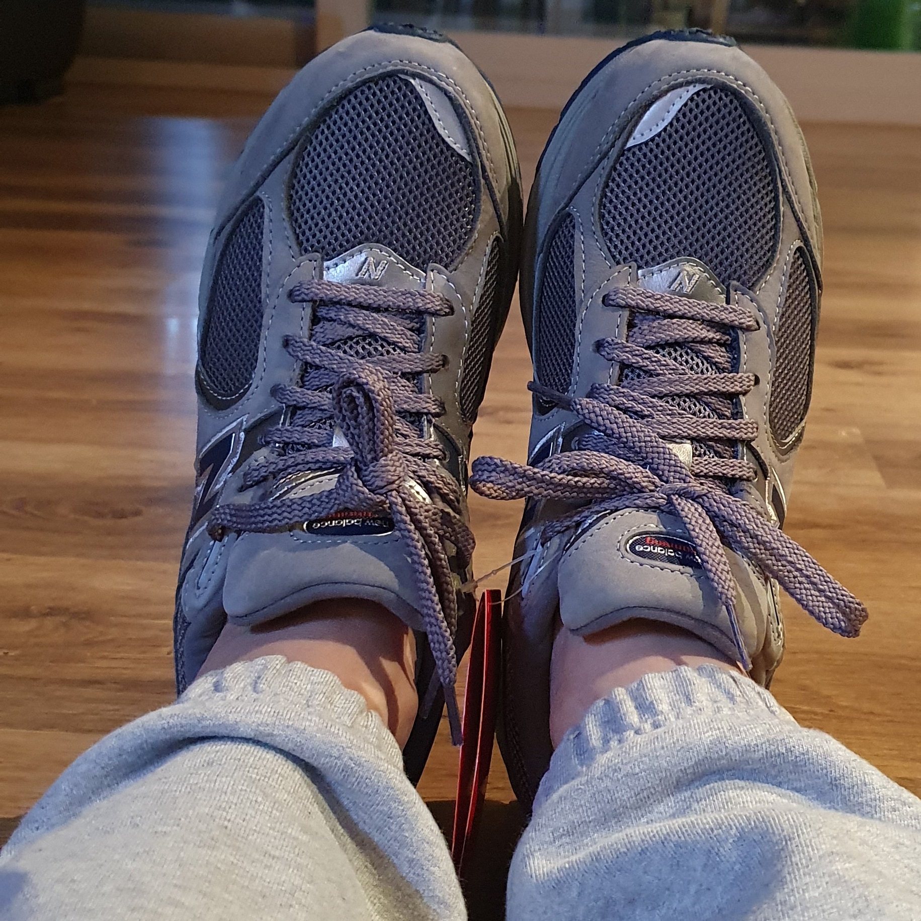 New Balance 2002R Gray 착용 스타일