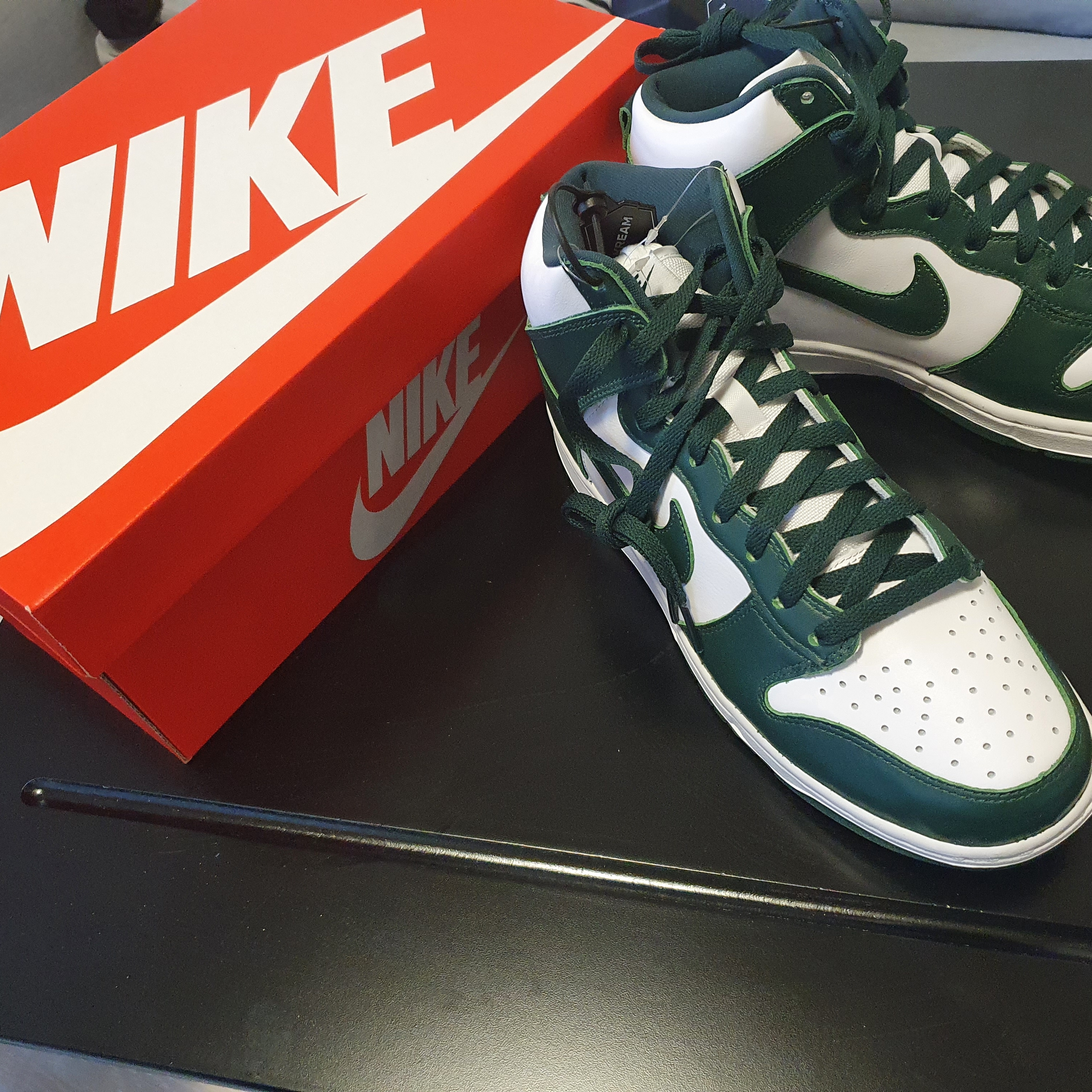 Nike Dunk High SP Spartan Green 착용 스타일