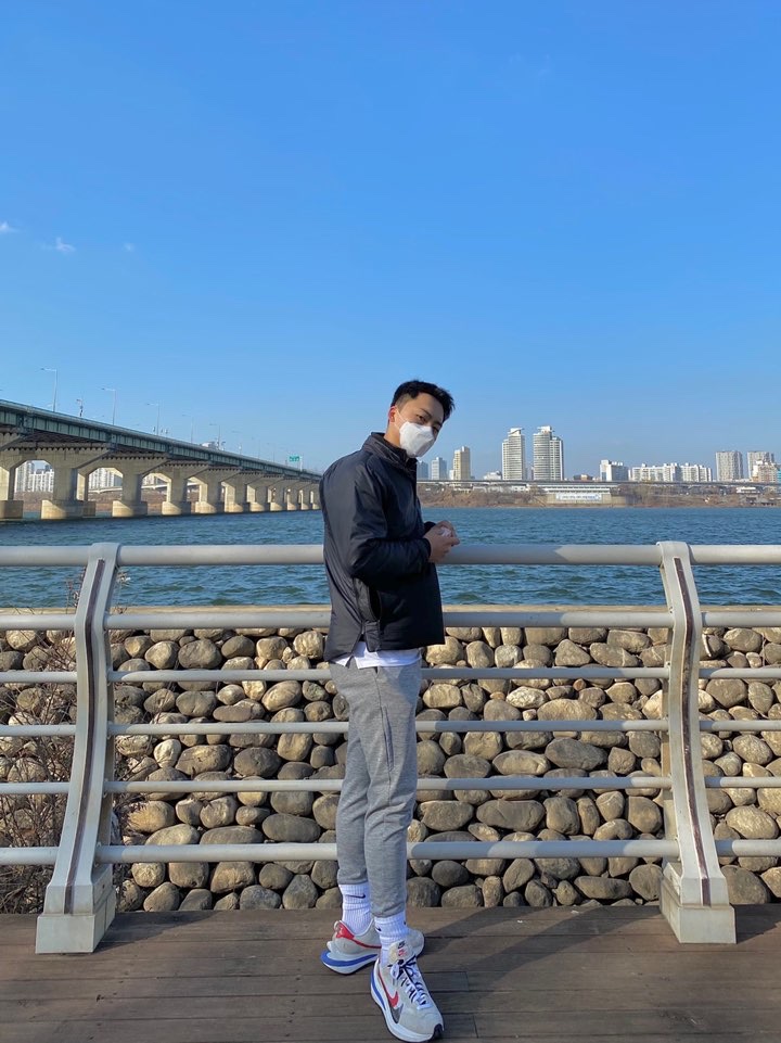 Nike x Sacai VaporWaffle Royal Fuchsia 착용 스타일 - 1