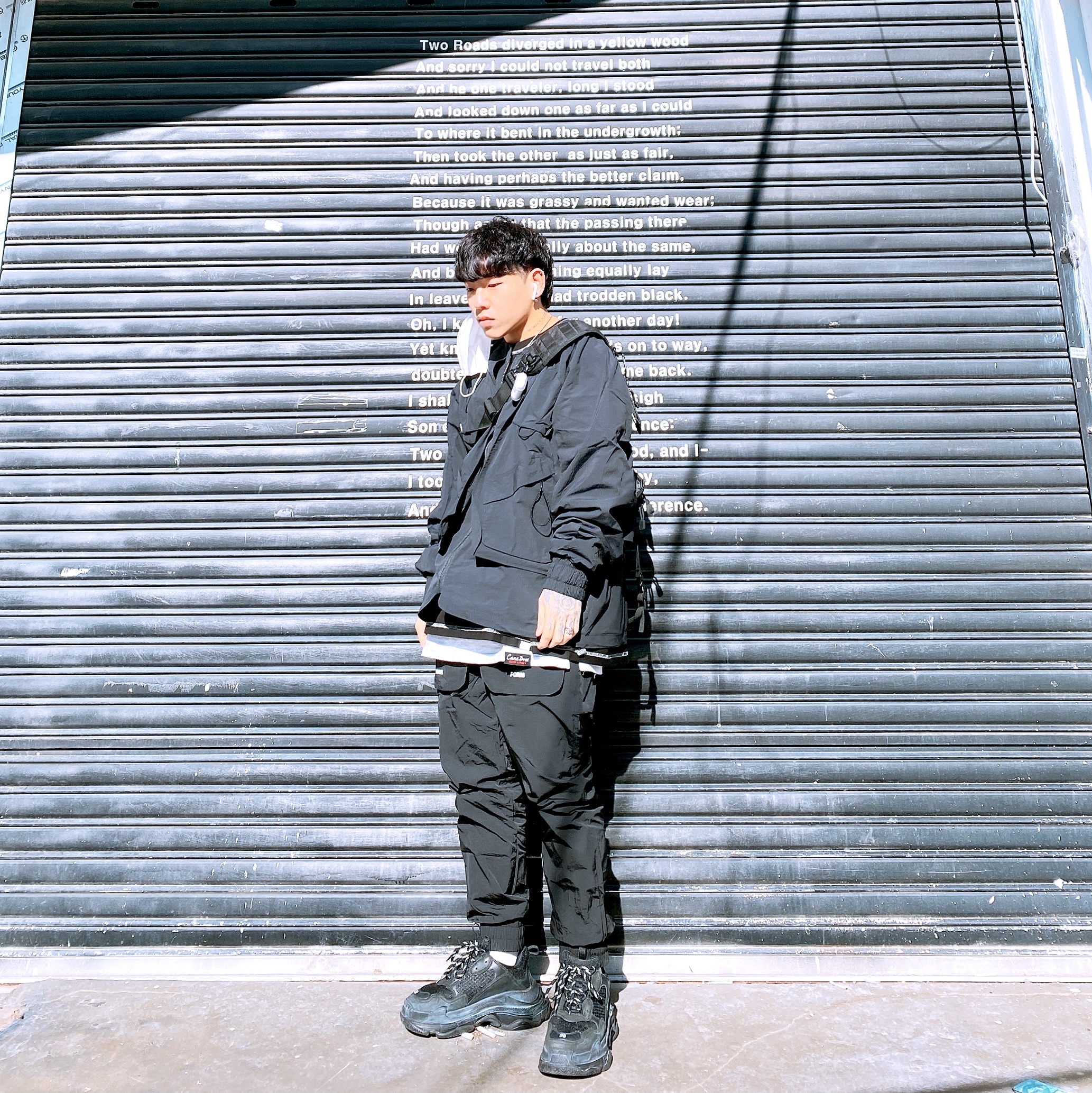 Balenciaga Triple S Trainer Triple Black 착용 스타일