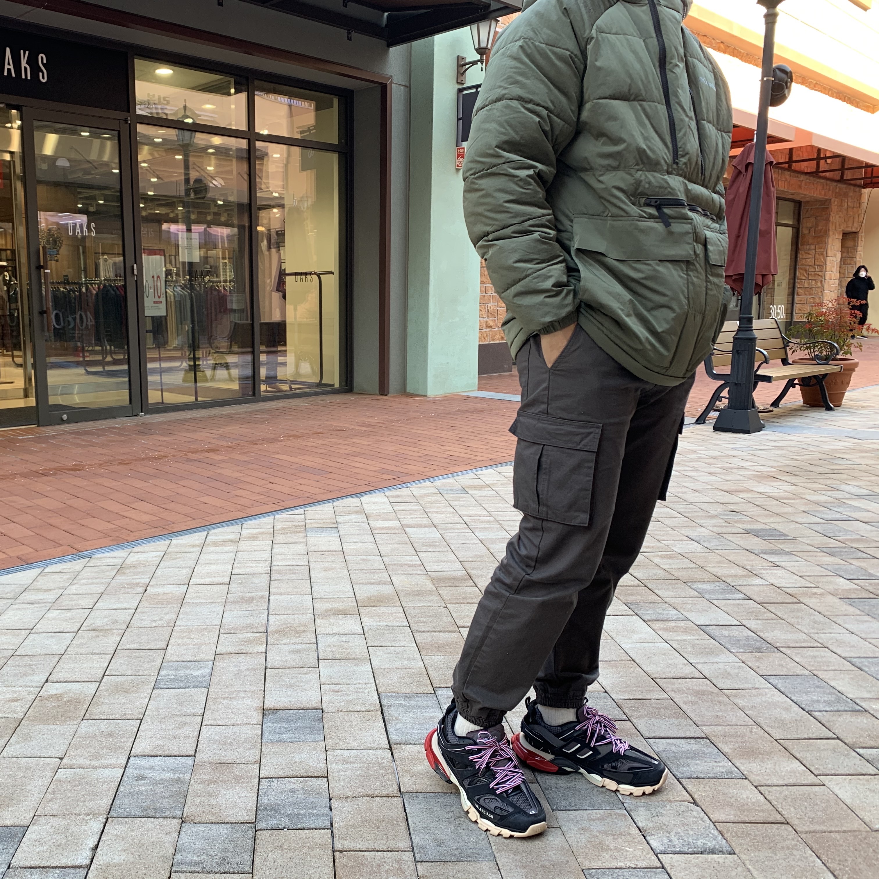 Balenciaga Track Sneakers Black Red 2019 착용 스타일 - 2