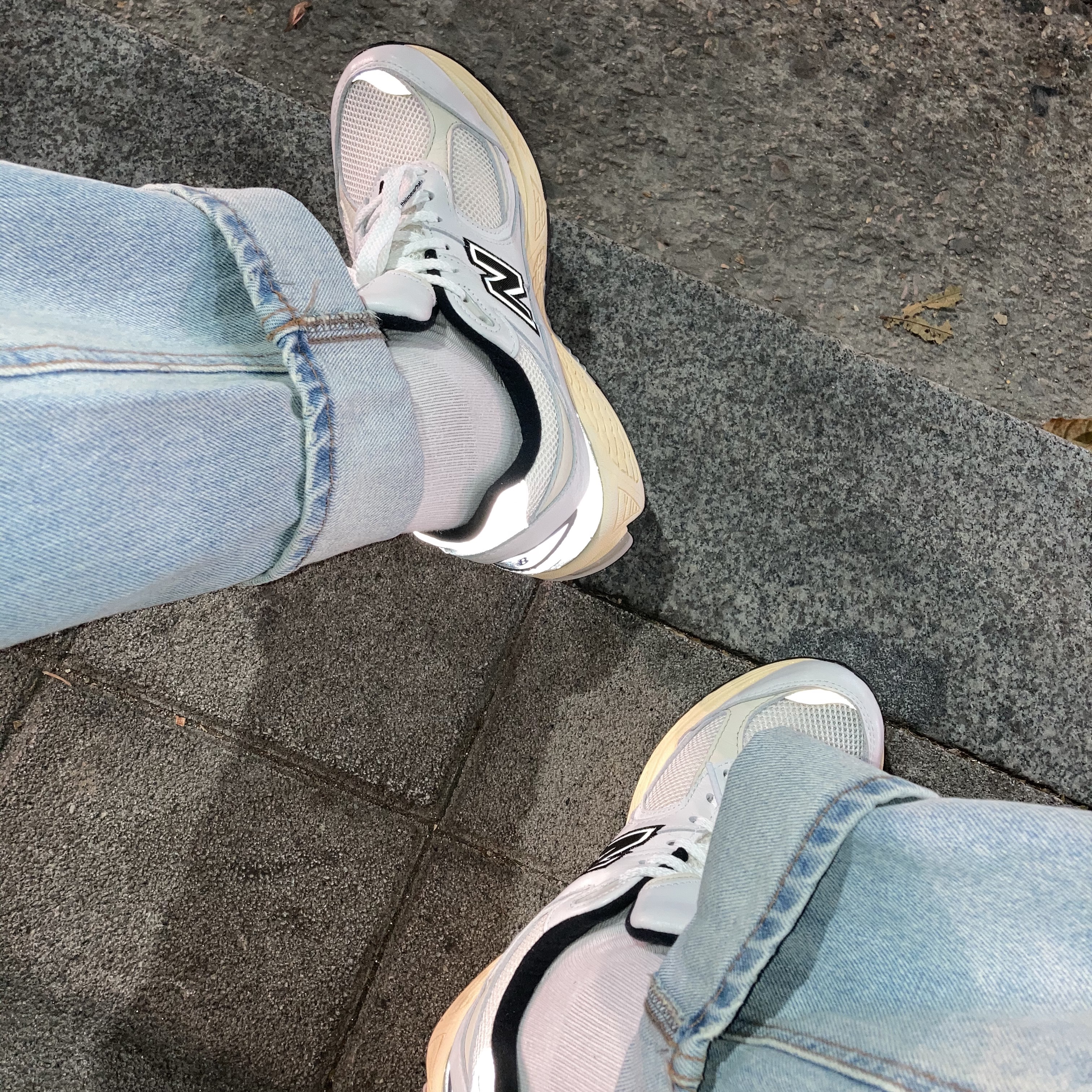 New Balance x Thisisneverthat 2002R White 착용 스타일