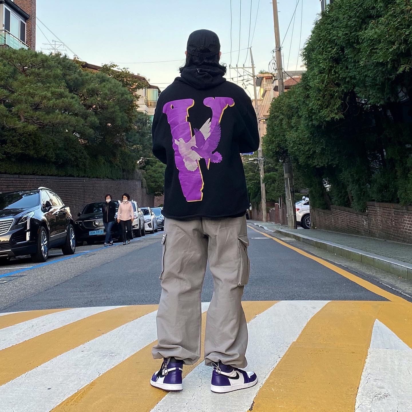 Jordan 1 Retro High OG Court Purple 2020, Supreme Dry Wax Cotton Camp Cap Black - 20FW 착용 스타일 - 1