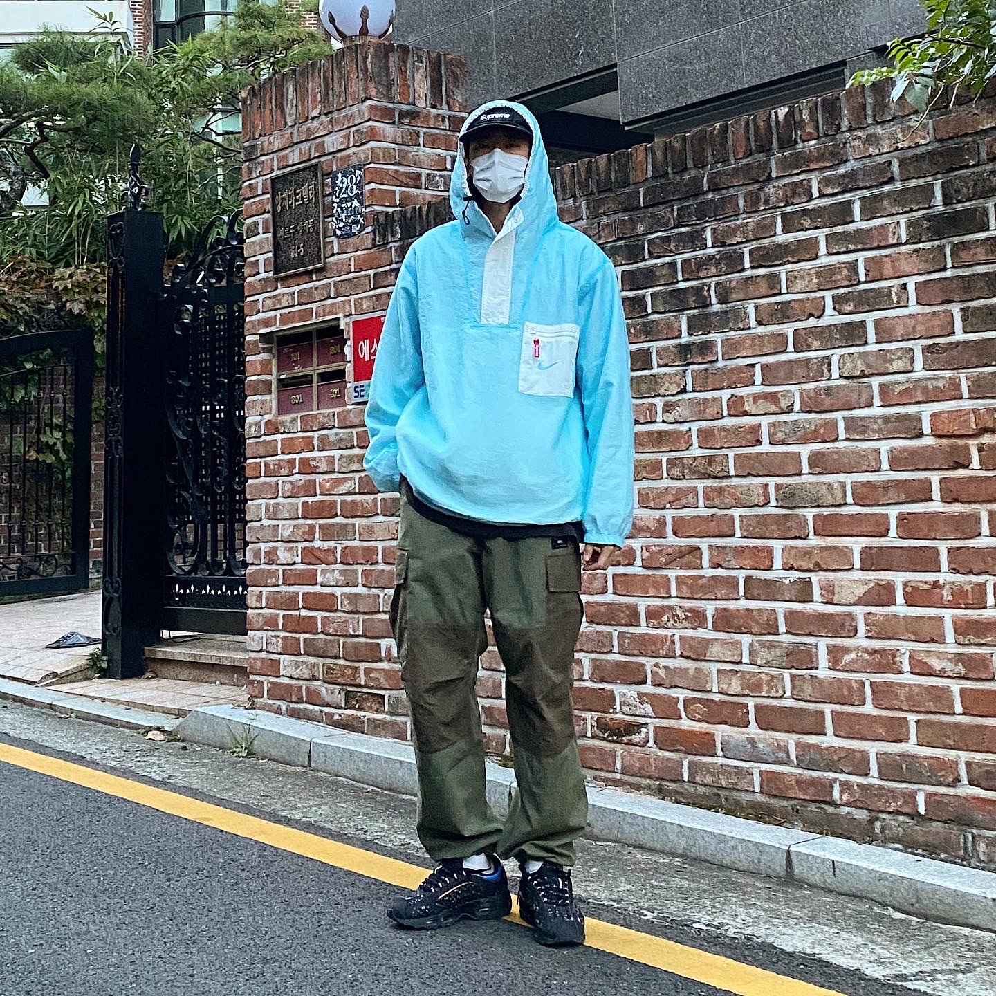 Nike x Supreme Air Max Tailwind 4 Black, Supreme x Nike Jewel Reversible Ripstop Anorak White - 20FW 착용 스타일 - 2