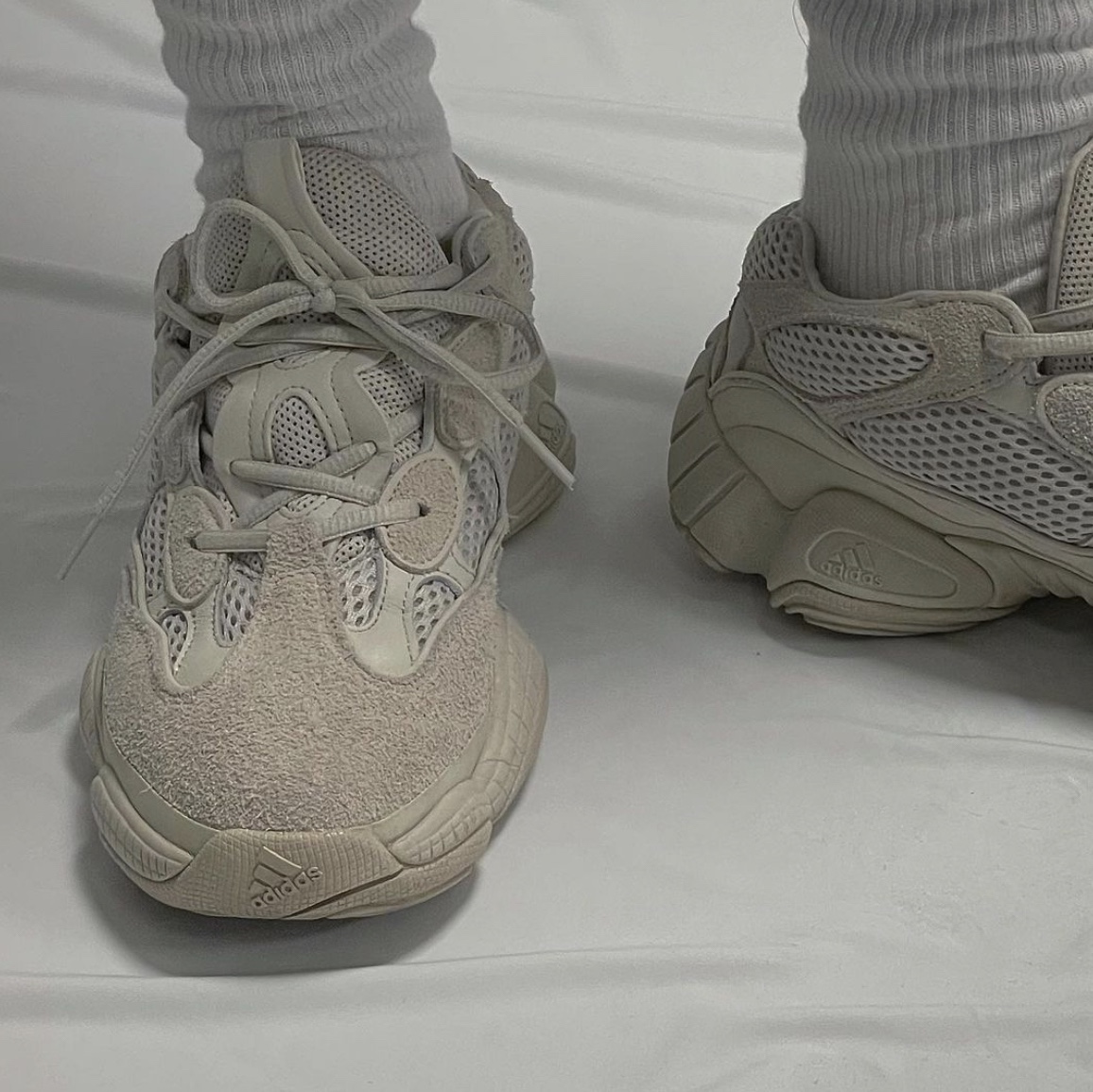 Adidas Yeezy 500 Blush 2018 착용 스타일