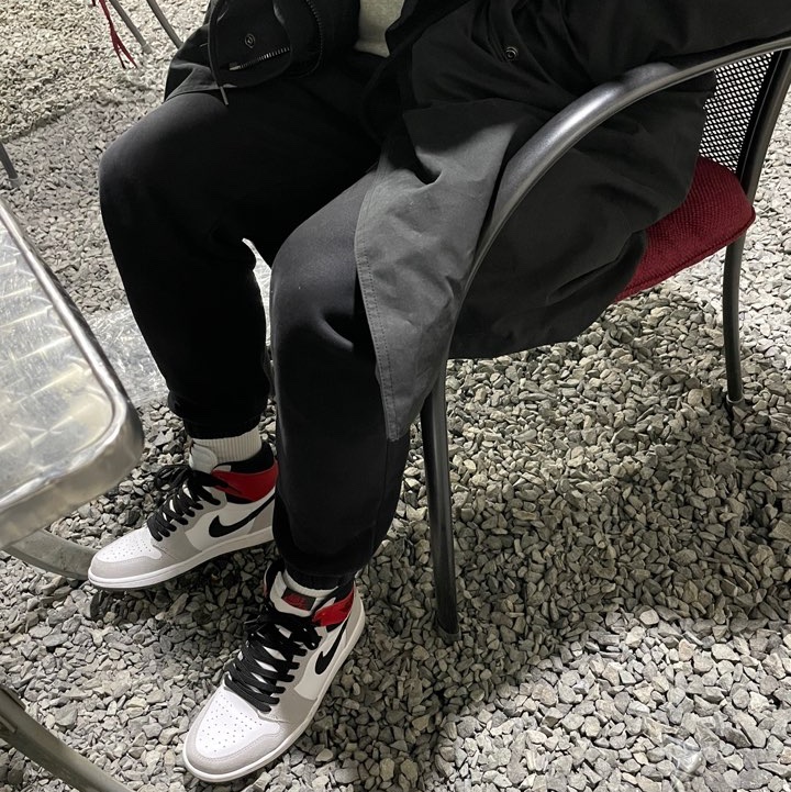 Jordan 1 Retro High OG Light Smoke Grey 착용 스타일