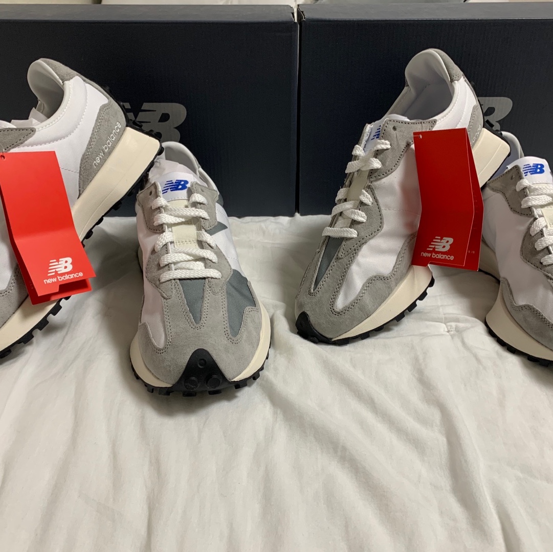 New Balance 327 Grey 착용 스타일