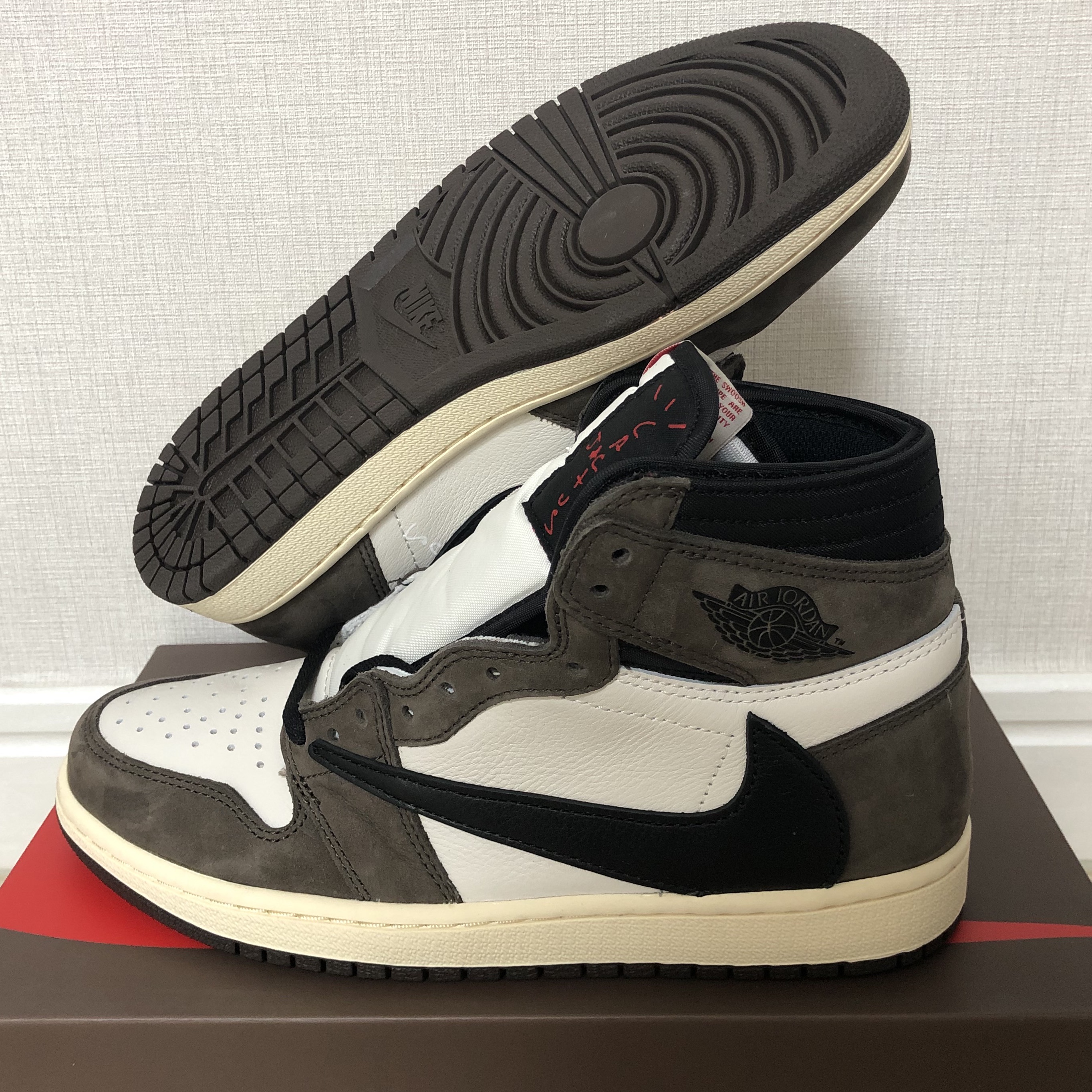 Jordan 1 x Travis Scott Retro High OG SP Mocha 착용 스타일