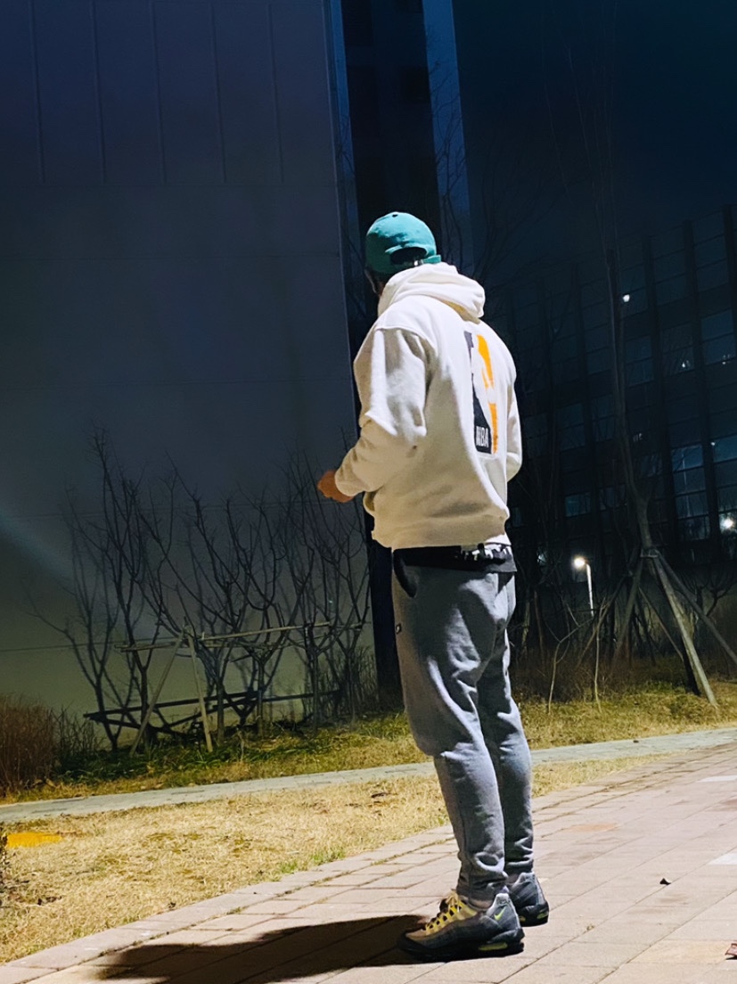 Nike Air Max 95 OG Neon Yellow 2020 착용 스타일 - 3