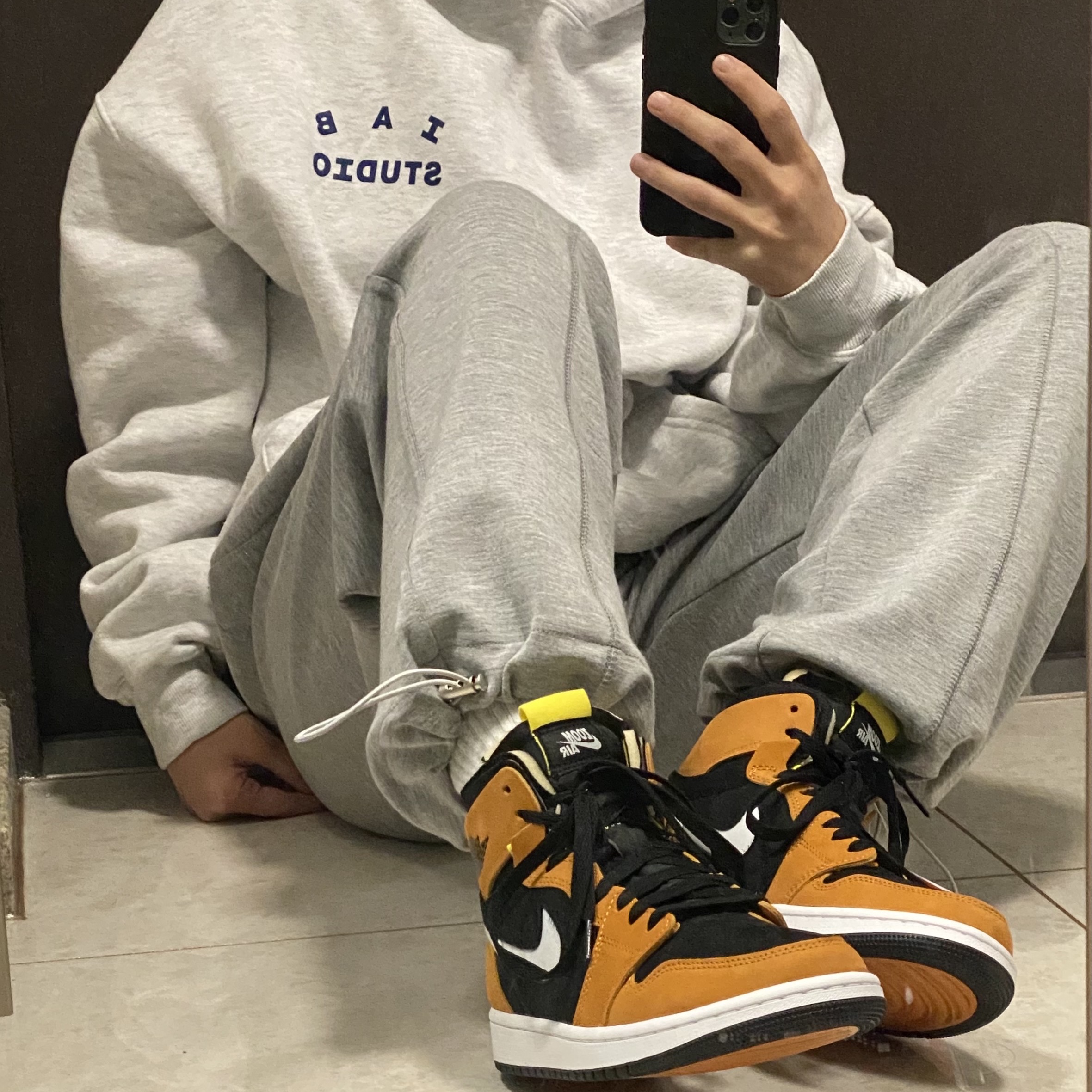 Jordan 1 Zoom Air CMFT Monarch Orange 착용 스타일