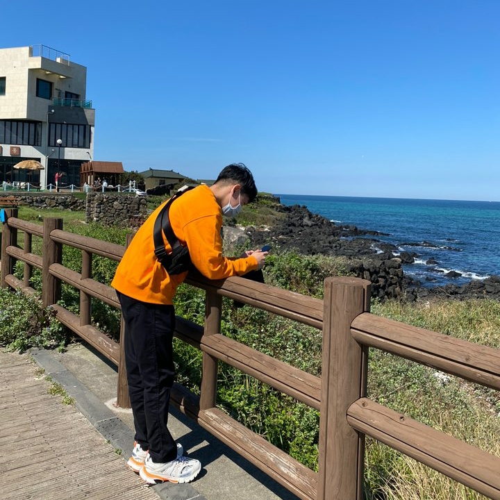 Balenciaga Track Sneakers White Orange 2019 착용 스타일