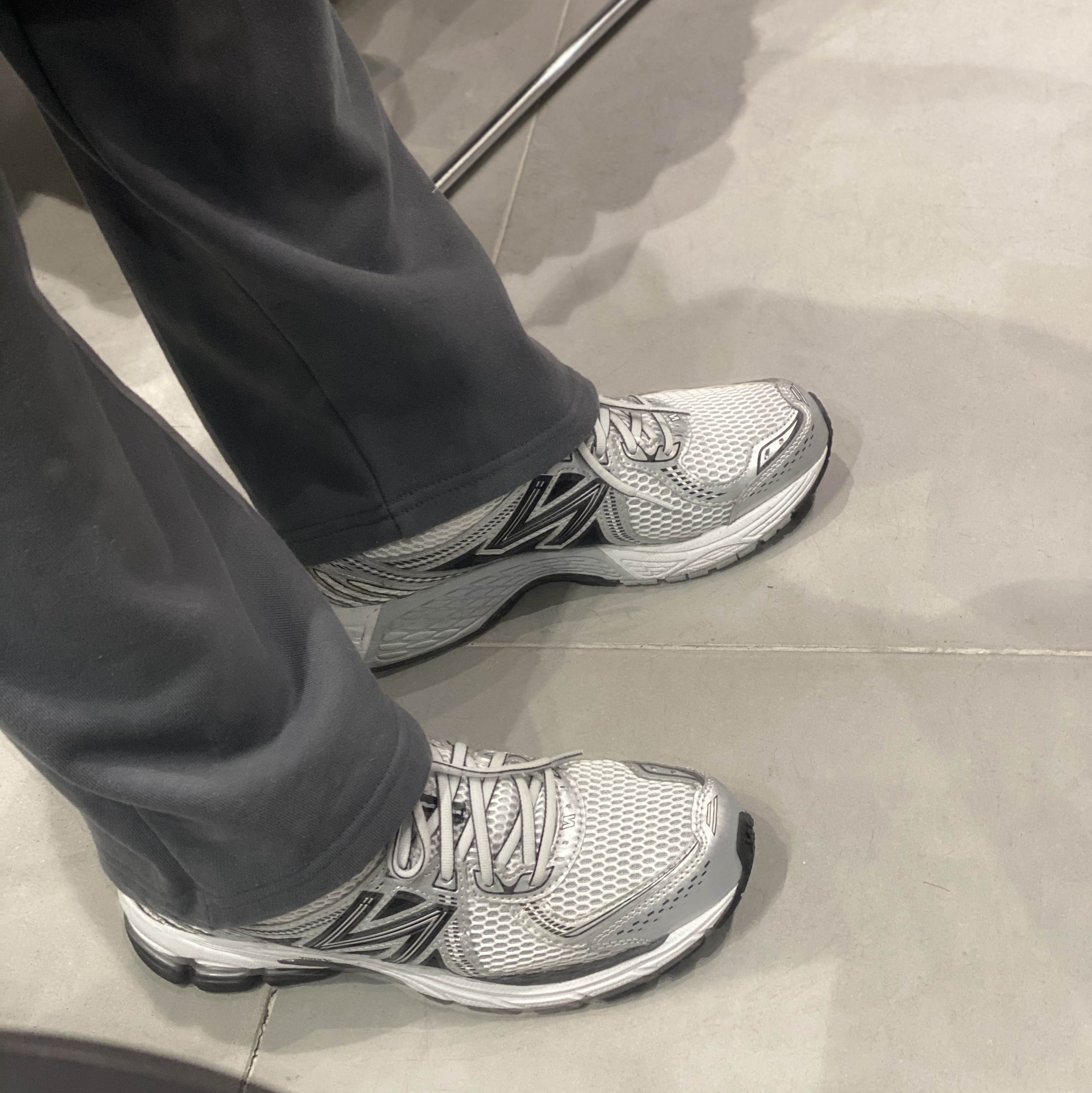 New Balance 860v2 White Black 착용 스타일