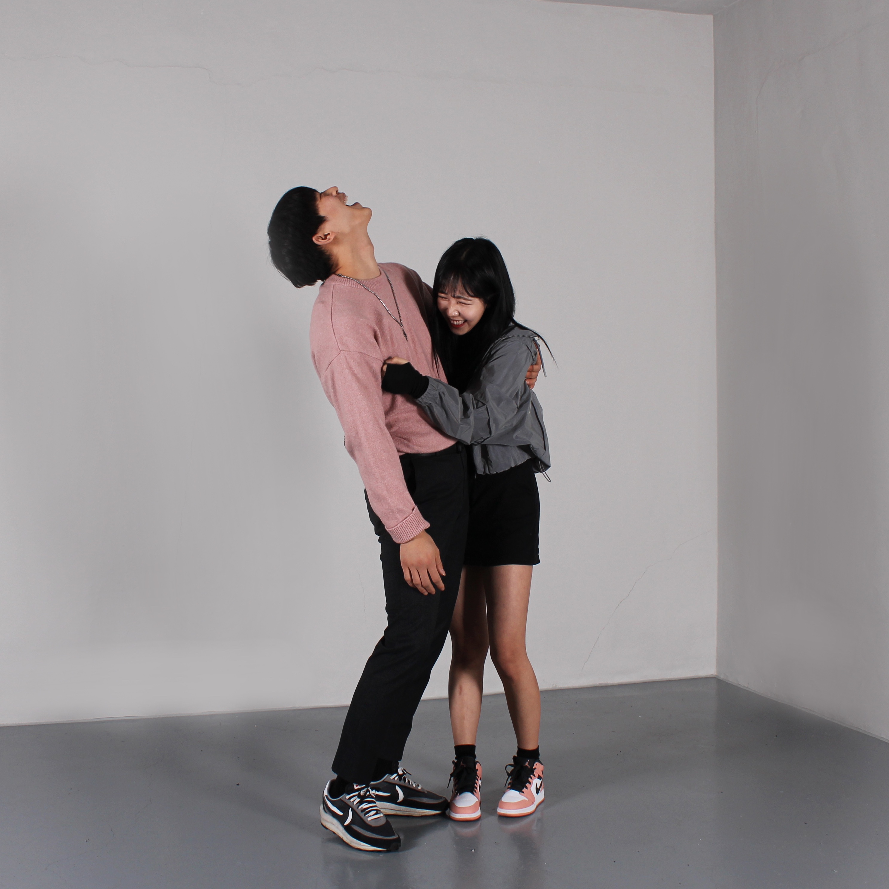 Nike x Sacai LDWaffle Black, (GS) Jordan 1 Mid Pink Quartz 착용 스타일