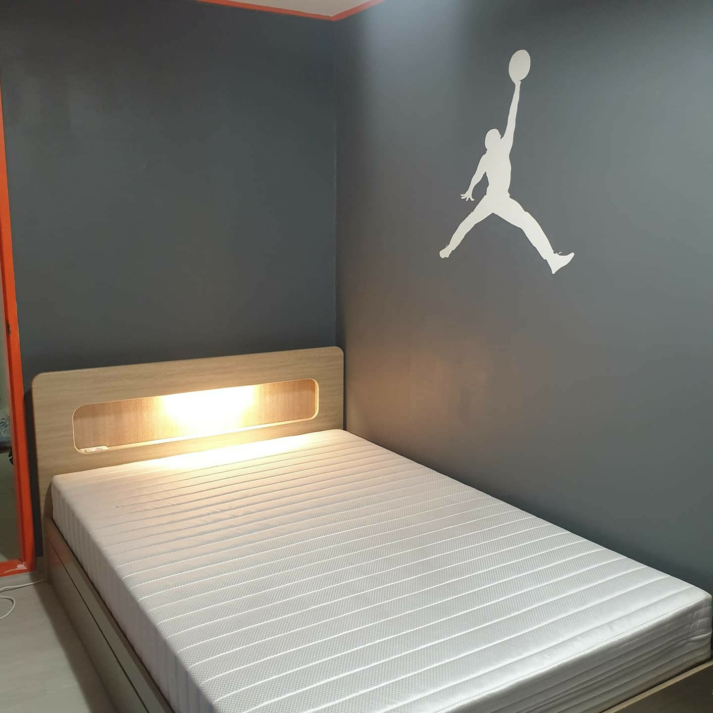 (W) Jordan 1 Retro High OG Lucky Green, (W) Jordan 1 Retro High Satin Red 착용 스타일 - 2
