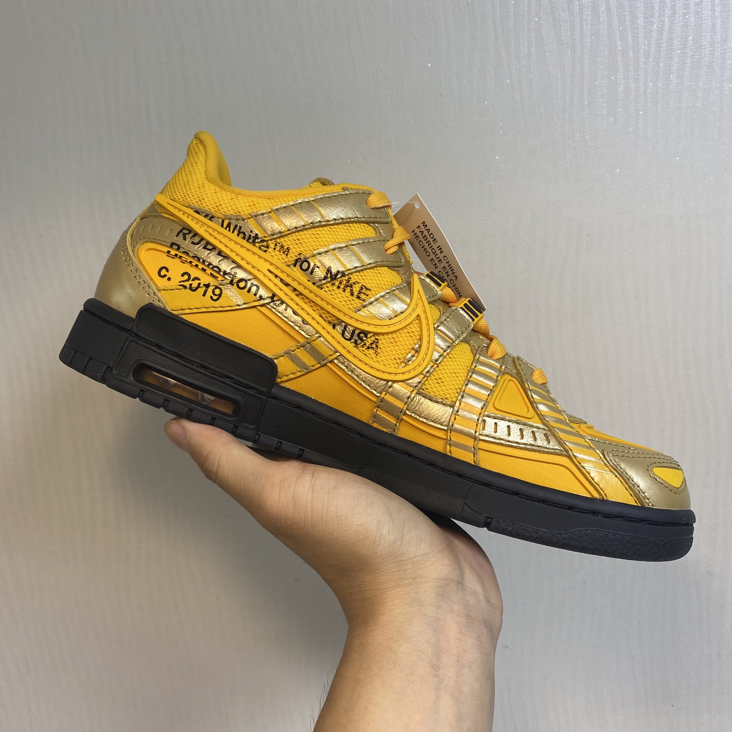 Nike x Off-White Air Rubber Dunk University Gold 착용 스타일 - 3