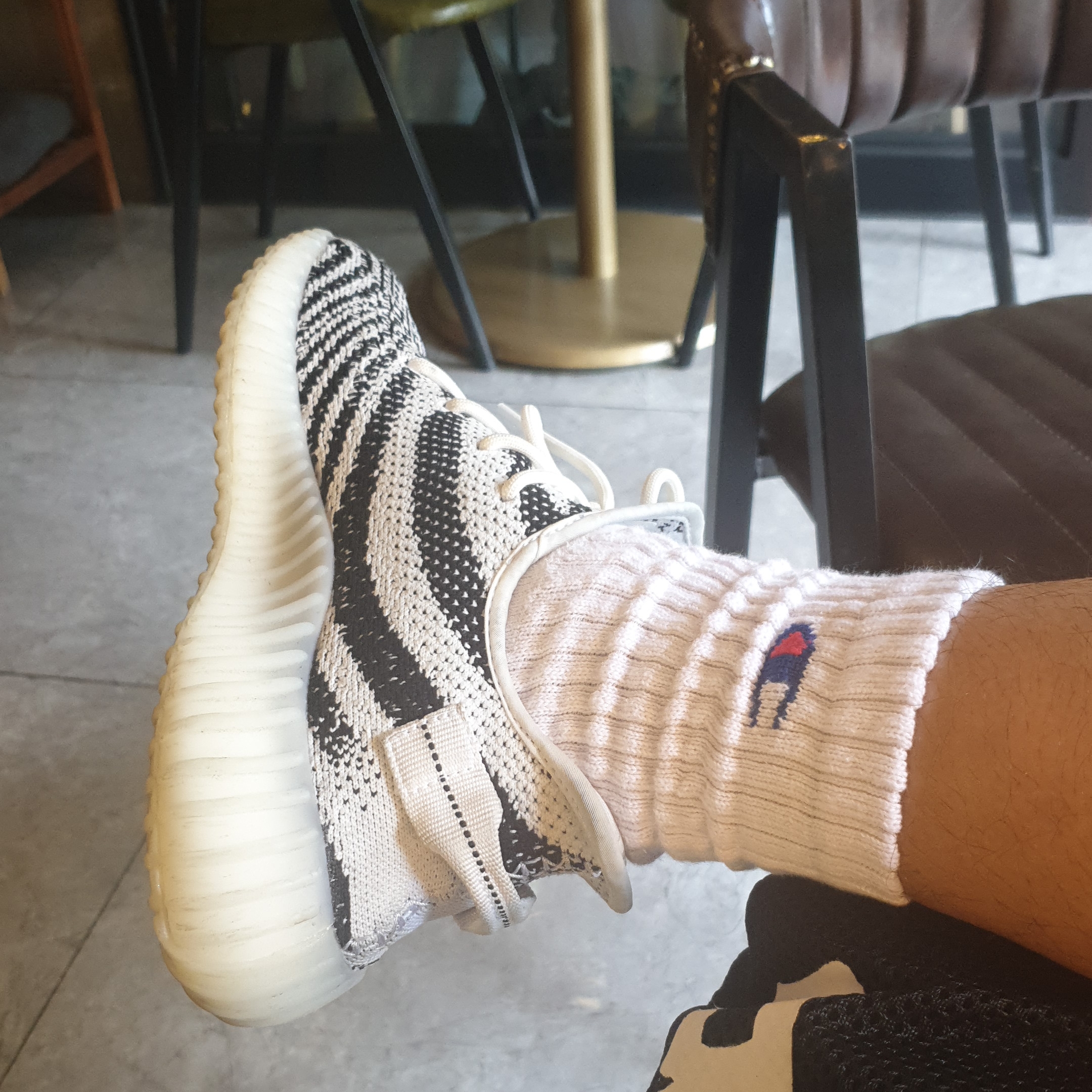 Adidas Yeezy Boost 350 V2 Zebra 2017/2019/2020 착용 스타일