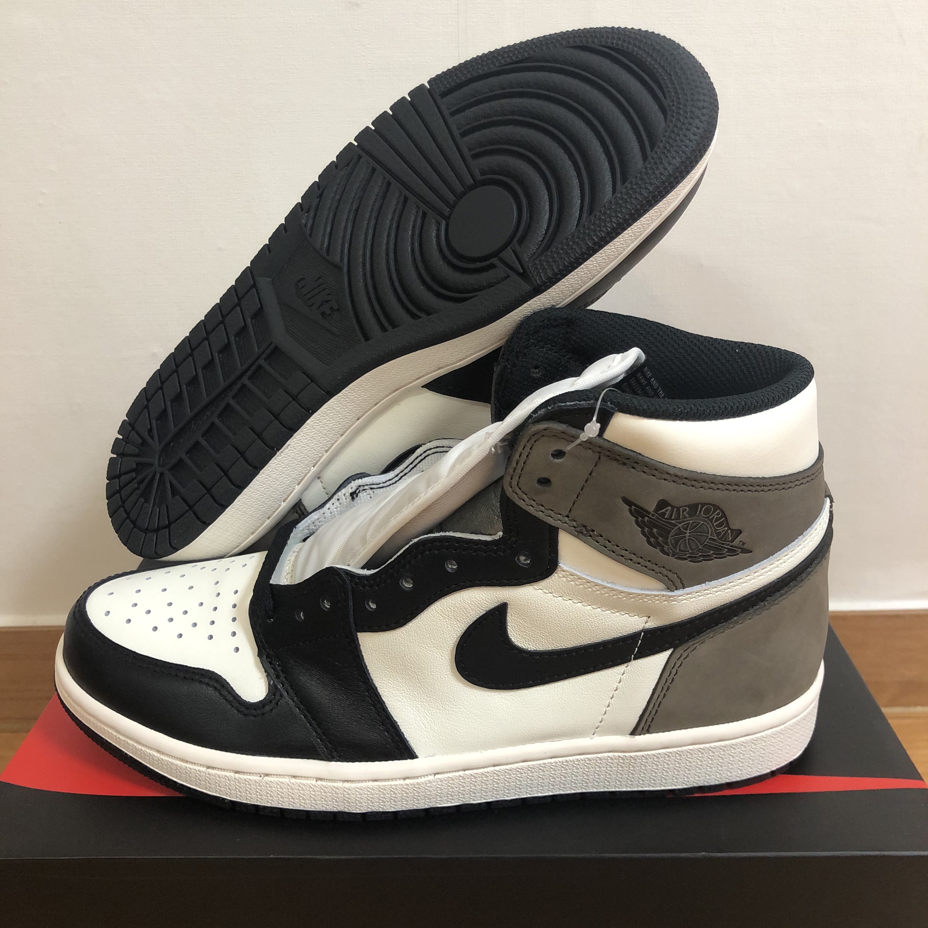 Jordan 1 Retro High OG Black Mocha 착용 스타일
