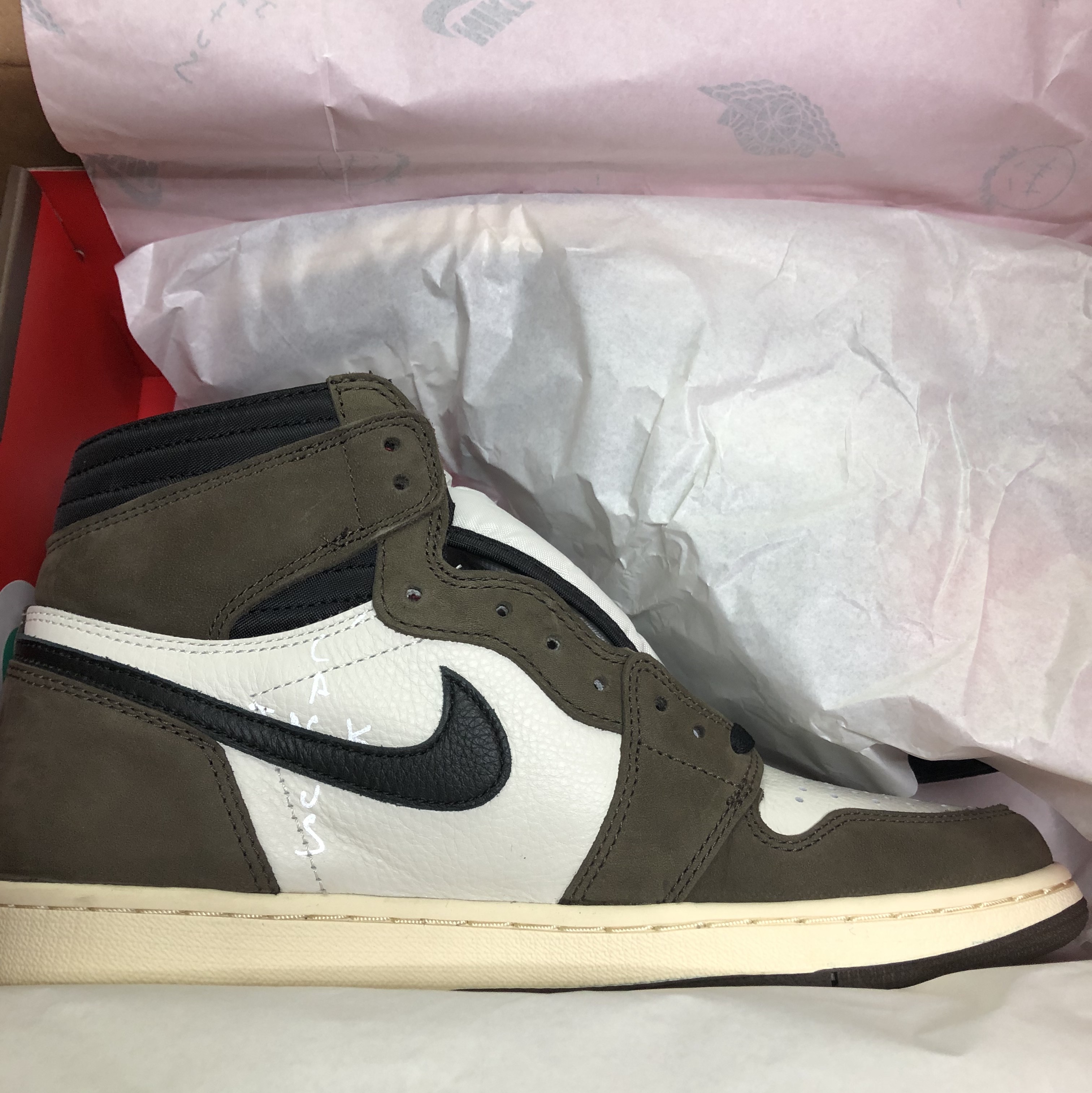 Jordan 1 x Travis Scott Retro High OG SP Mocha 착용 스타일