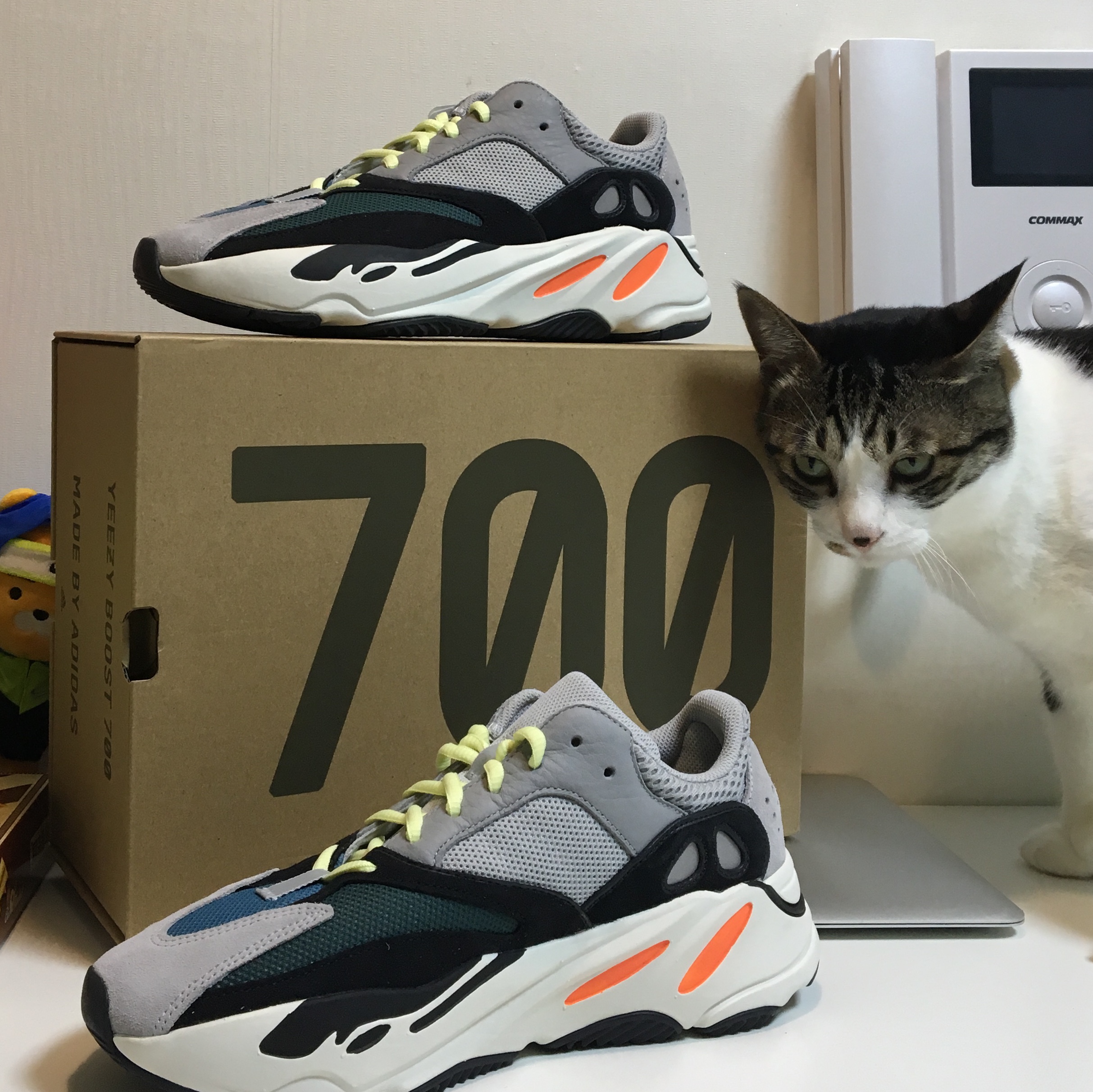 Adidas Yeezy Boost 700 Wave Runner Solid Grey 2017/2019 착용 스타일 - 2