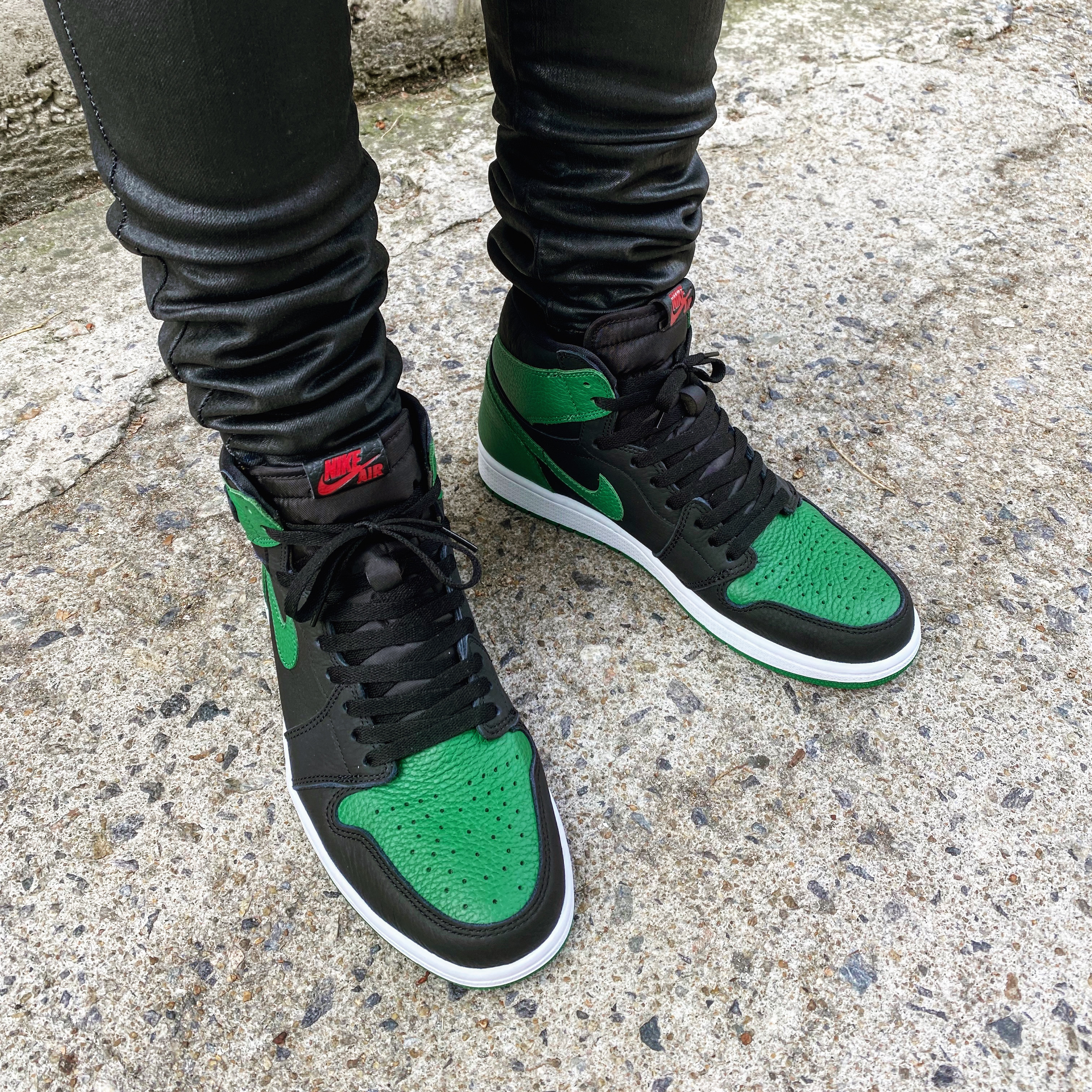 Jordan 1 Retro High OG Pine Green Black 착용 스타일