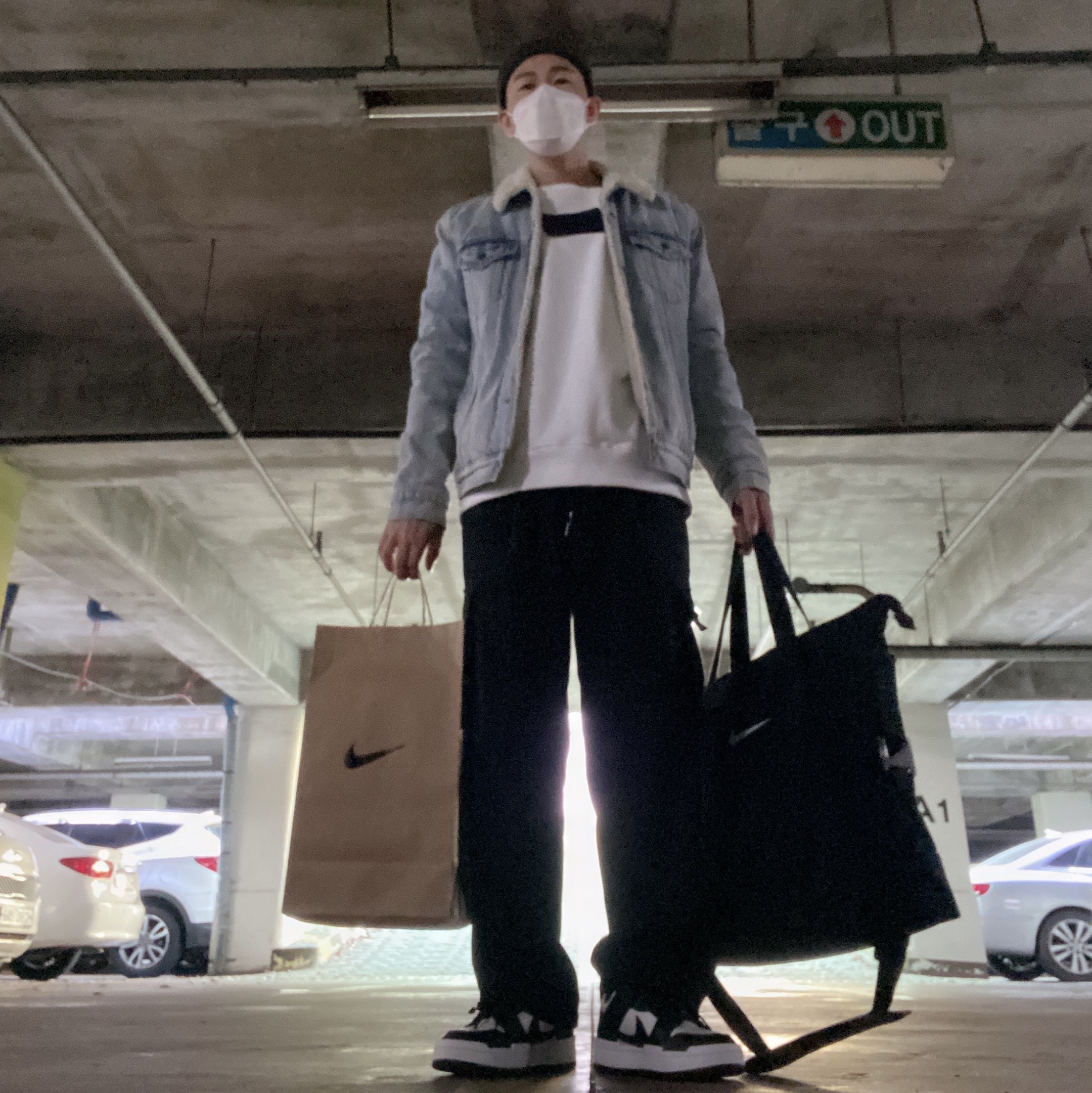 Jordan 1 Retro High OG Black Mocha, (W) Nike Dunk Low Disrupt Black White 착용 스타일 - 3