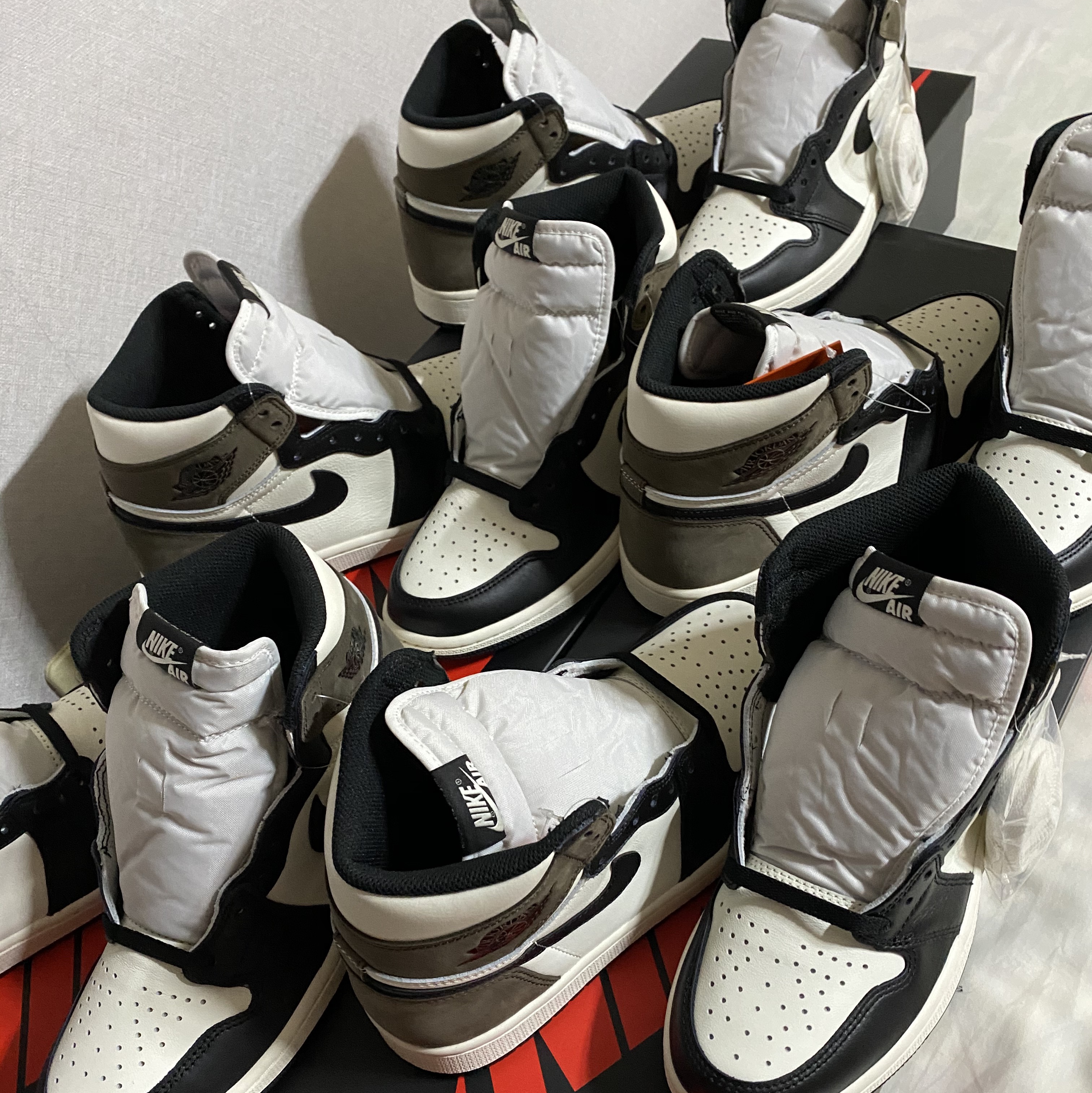 Jordan 1 Retro High OG Black Mocha 착용 스타일 - 5