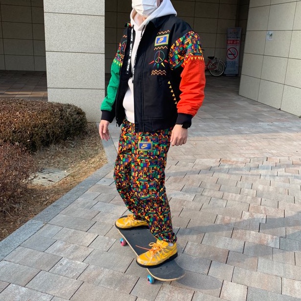 Nike x Off-White Air Rubber Dunk University Gold 착용 스타일