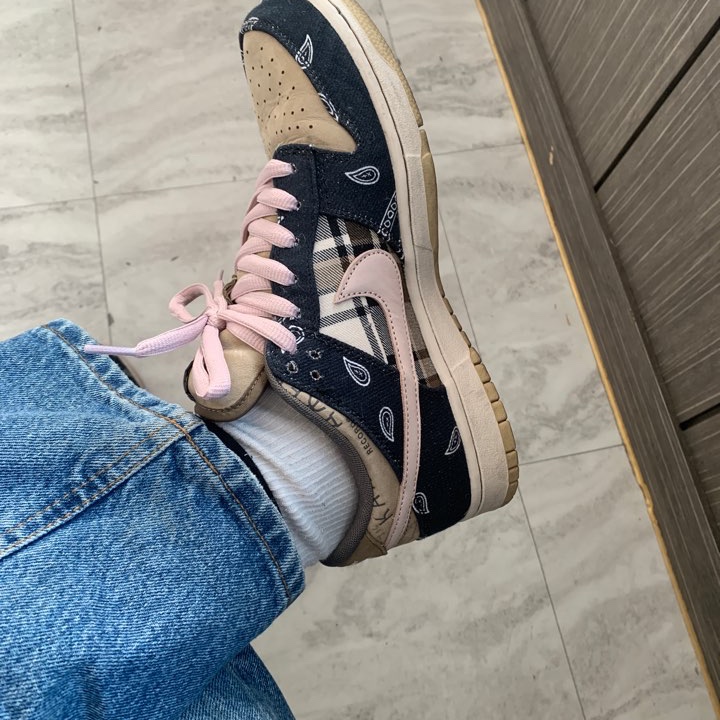 Nike x Travis Scott SB Dunk Low, Converse x JW Anderson Run Star Hike Hi Black 착용 스타일 - 3